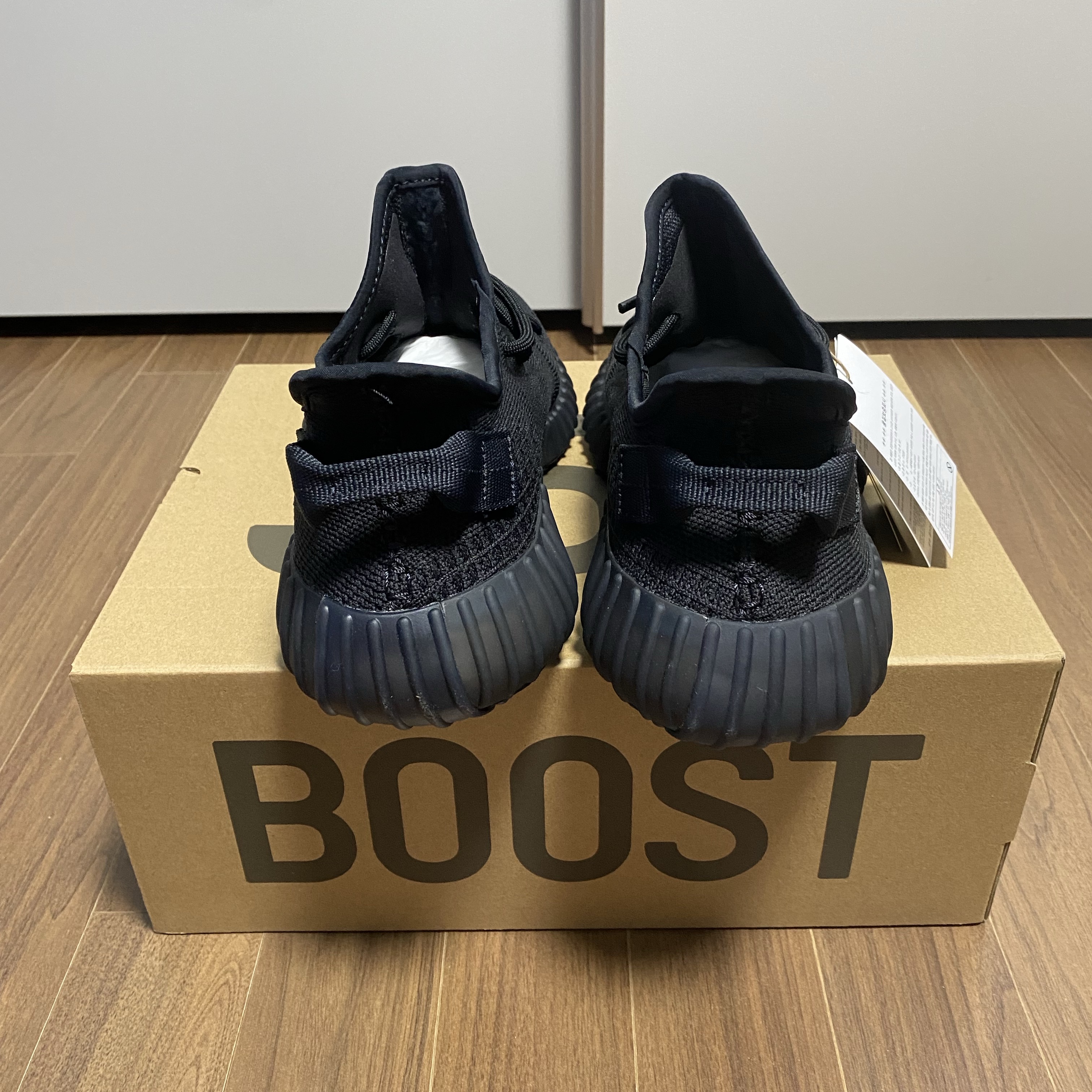 Adidas Yeezy Boost 350 V2 Onyx 착용 스타일