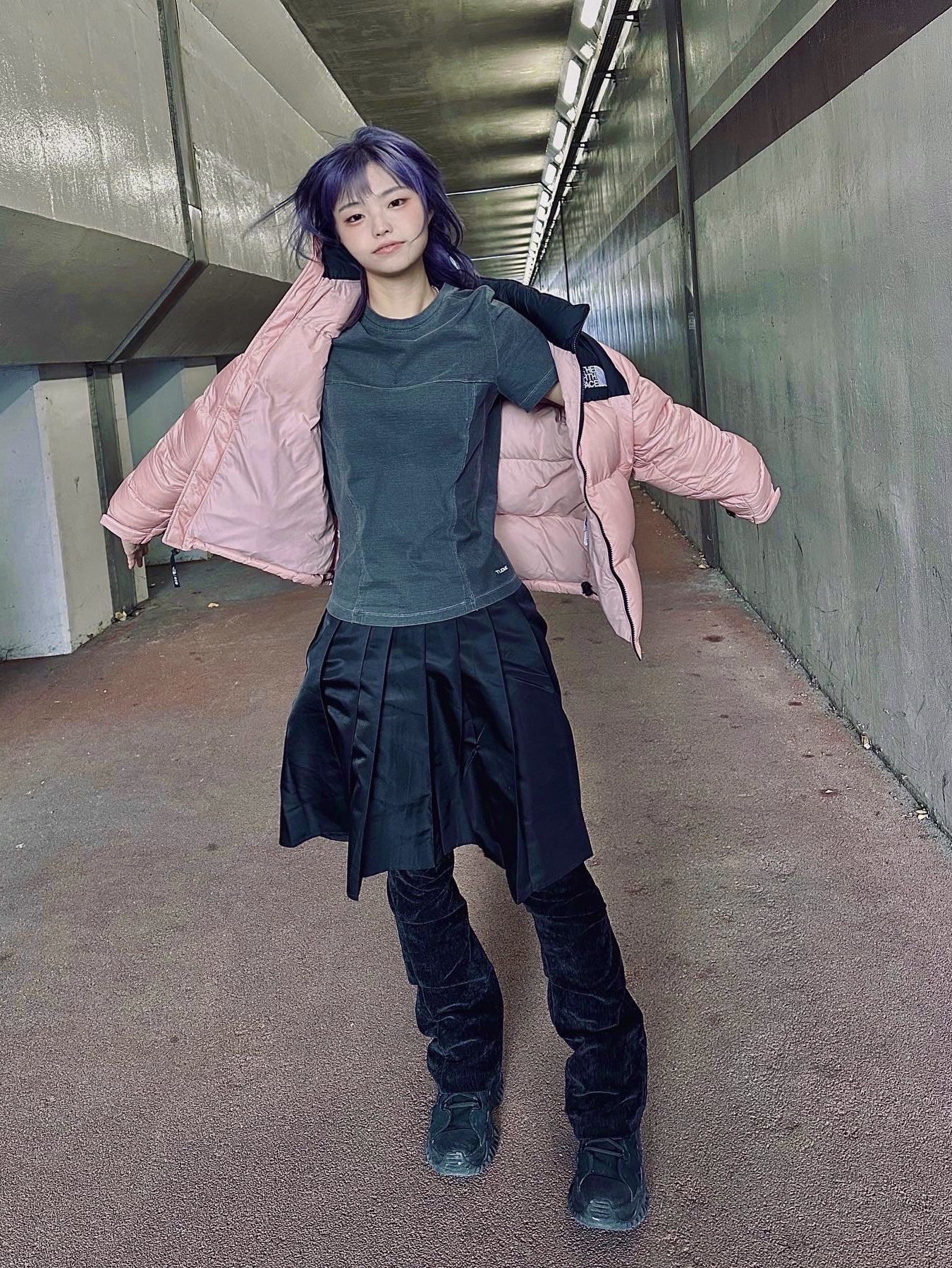 (W) The North Face 1996 Eco Nuptse Jacket Dusty Rose 착용 스타일 - 4
