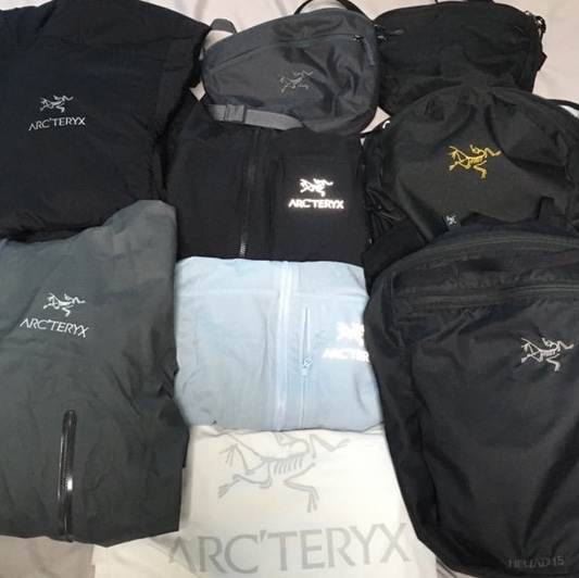 Arc'teryx Squamish Hoody Black, Arc'teryx Heliad 15 Backpack Black 착용 스타일