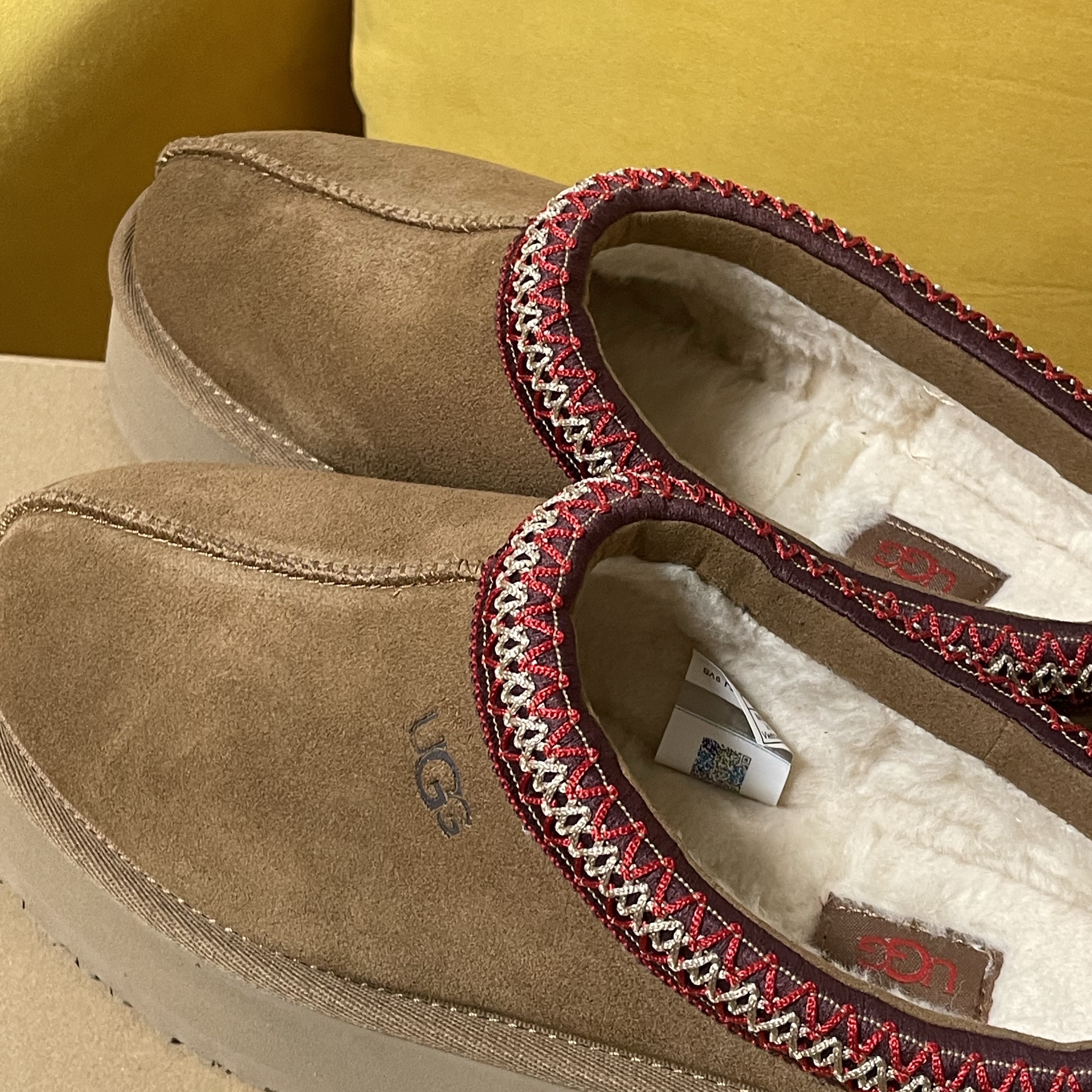 (W) UGG Tazz Slipper Chestnut 착용 스타일