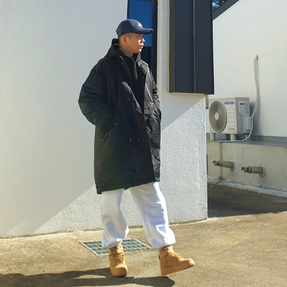 Emis New Logo Emis Cap Navy, Nike Air Force 1 High Flax 착용 스타일 - 1
