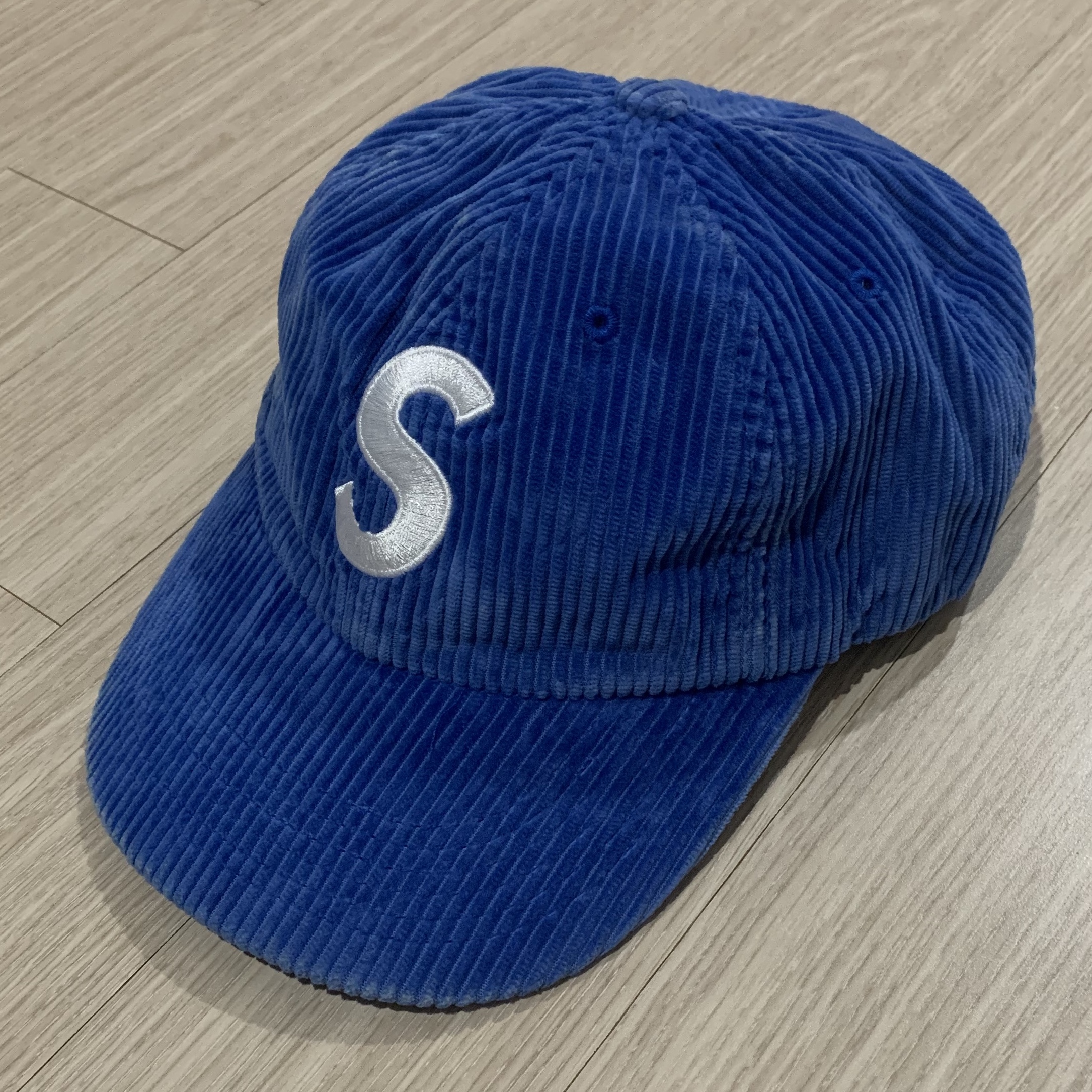 Supreme Corduroy S Logo 6-Panel Royal - 23FW 착용 스타일 - 2