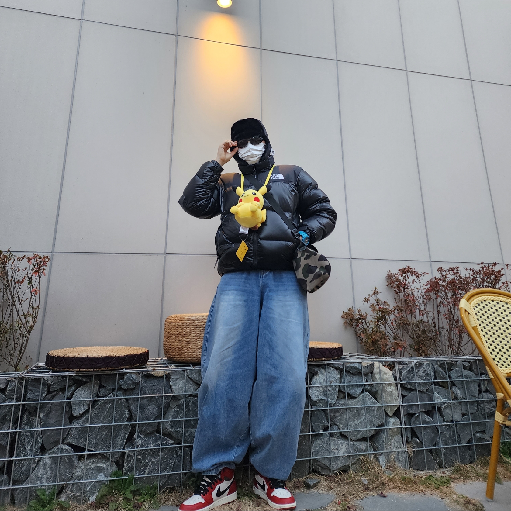 Palace Trooper Hat Black - 22FW, Oakley Eye Jacket Redux Matte Black Frame Prizm Grey Lenses High Bridge Fit 착용 스타일 - 1