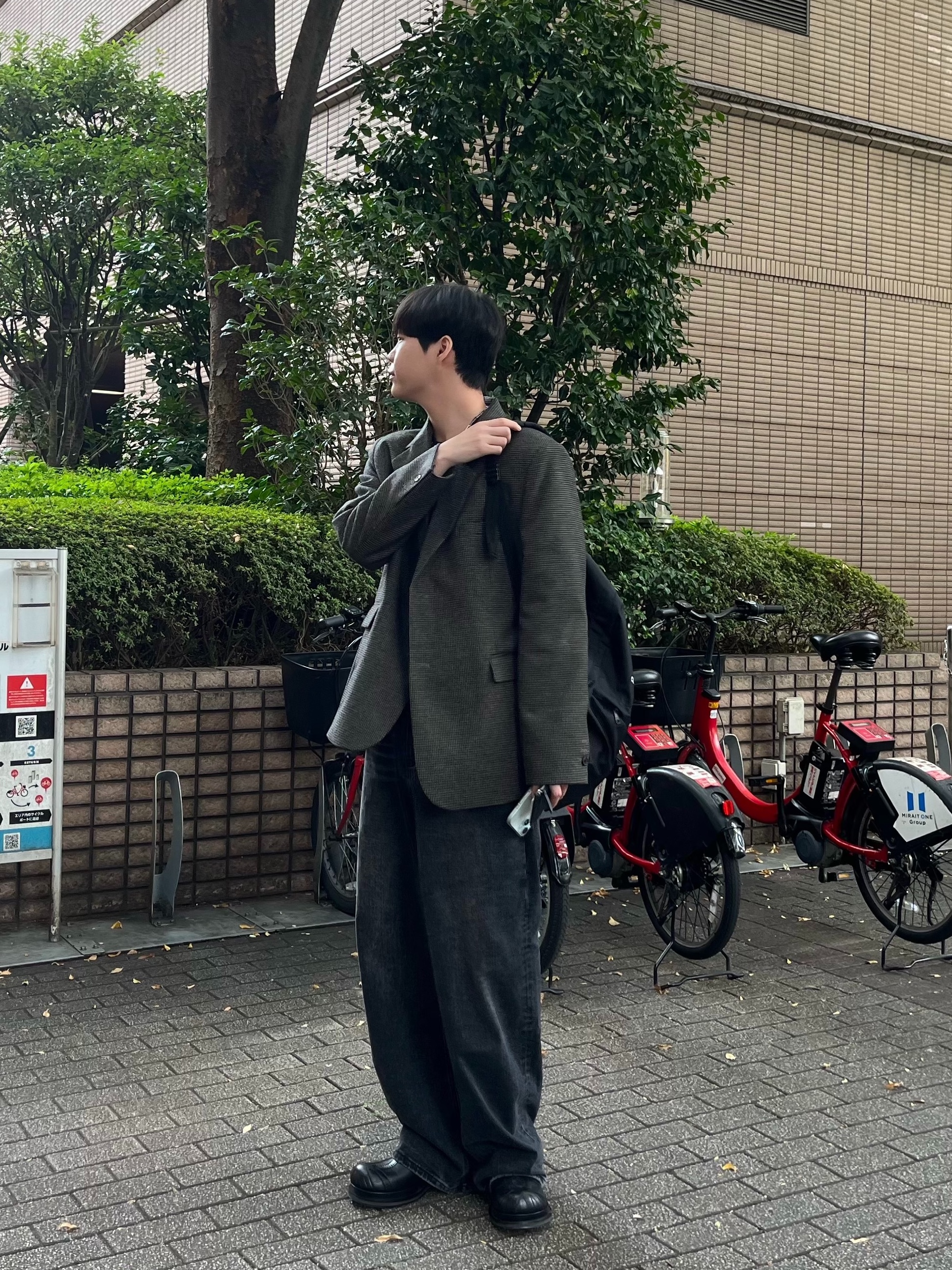CDG Backpack Black 착용 스타일