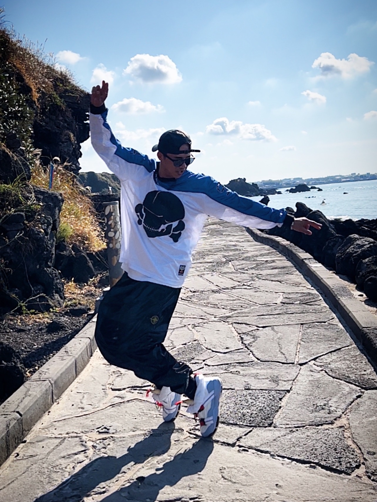 Supreme Leather Camp Cap Black - 21SS, Supreme x Stone Island New Silk Light Pants Black - 19SS 착용 스타일 - 8