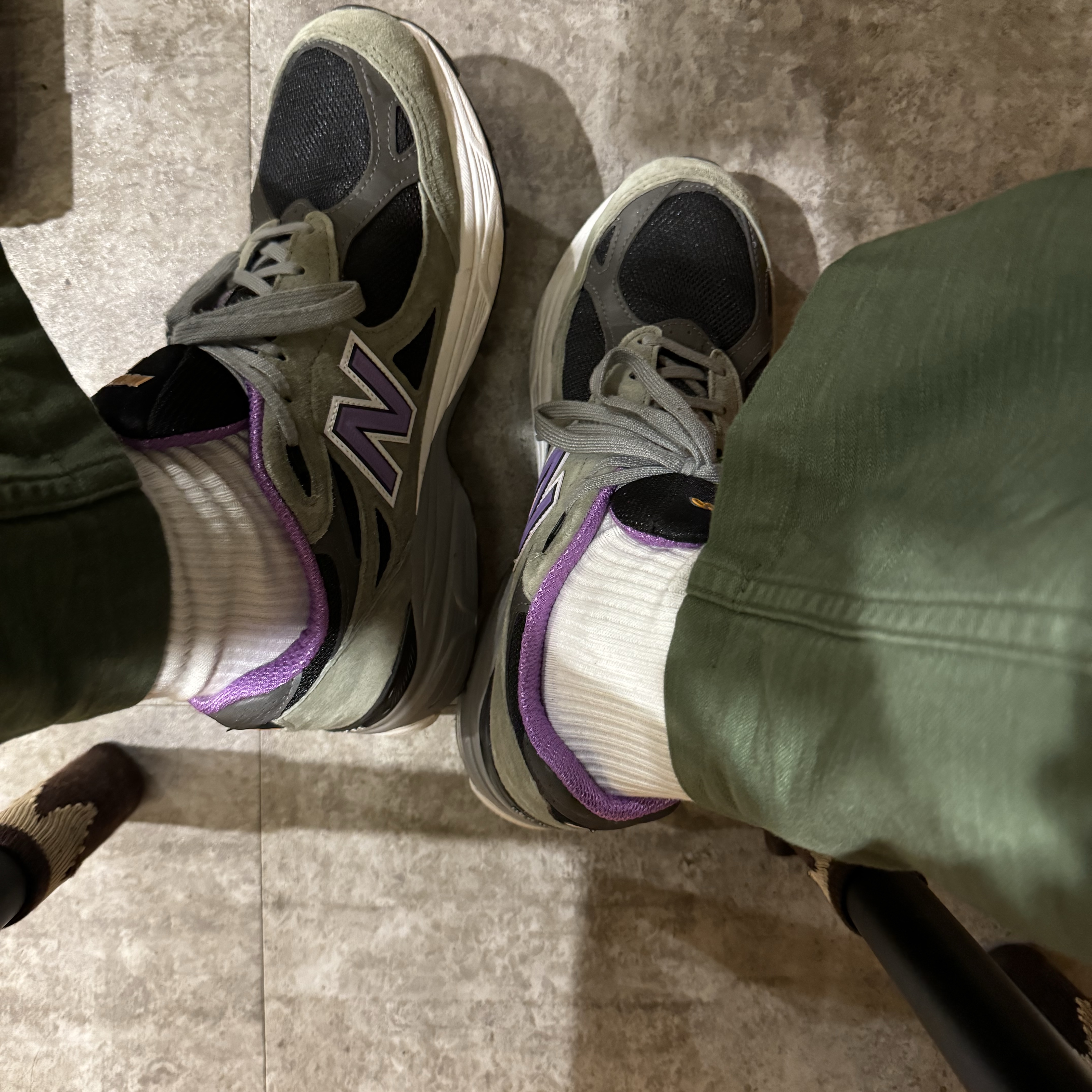 New Balance 990v3 Made in USA Olive Leaf Black 착용 스타일