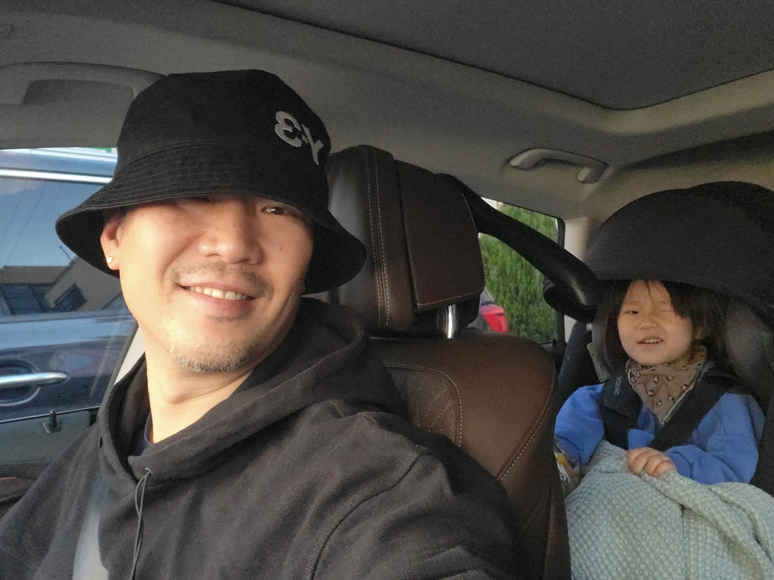 Y-3 Bucket Hat Black 착용 스타일