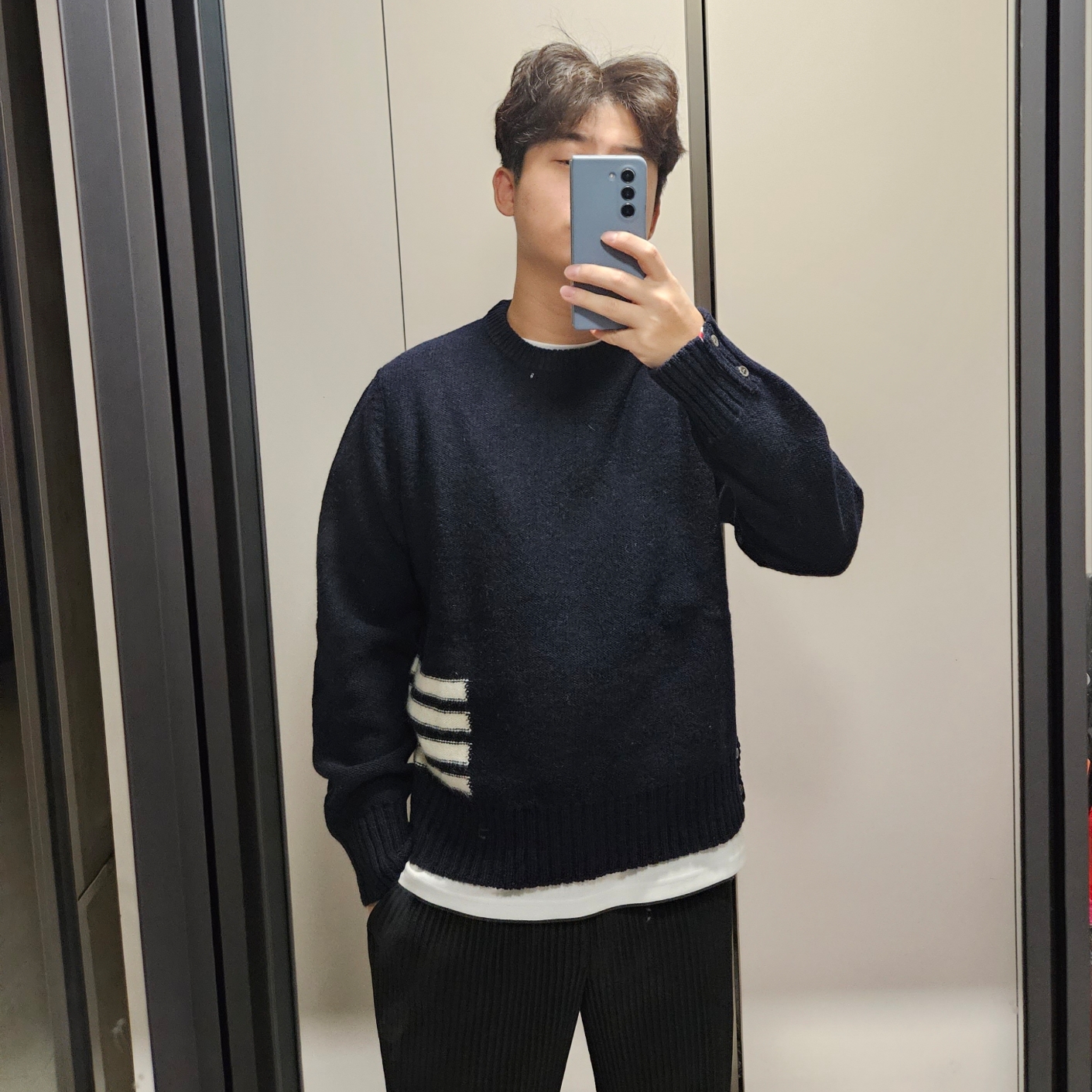 Thom Browne Jersey Stitch Donegal 4-Bar Crew Neck Pullover Navy, Homme Plisse Issey Miyake Straight Basics Pants Black 착용 스타일 - 1