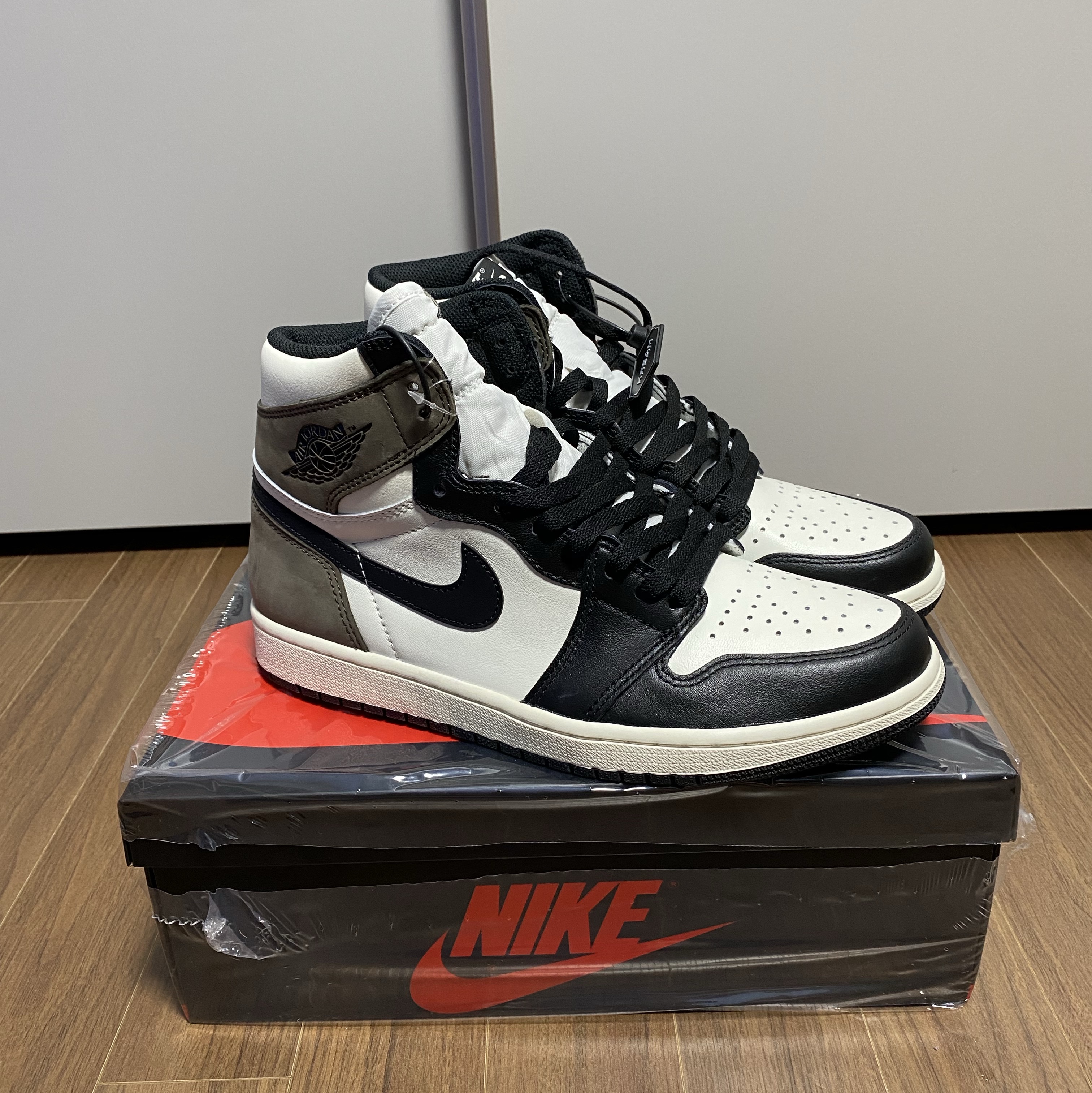 Jordan 1 Retro High OG Black Mocha 착용 스타일