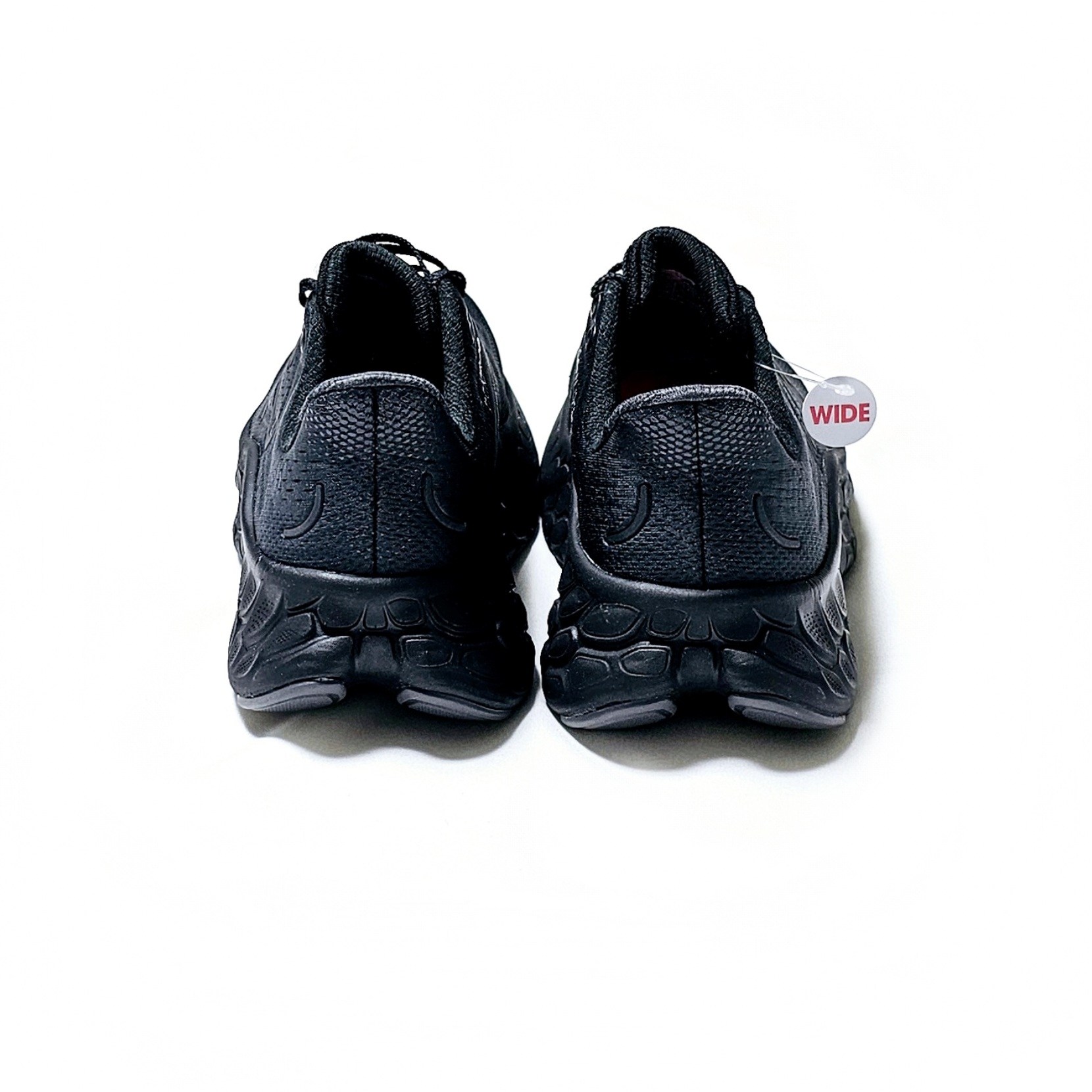 New Balance Fresh Foam X More v4 Triple Black - 2E Wide 착용 스타일 - 7