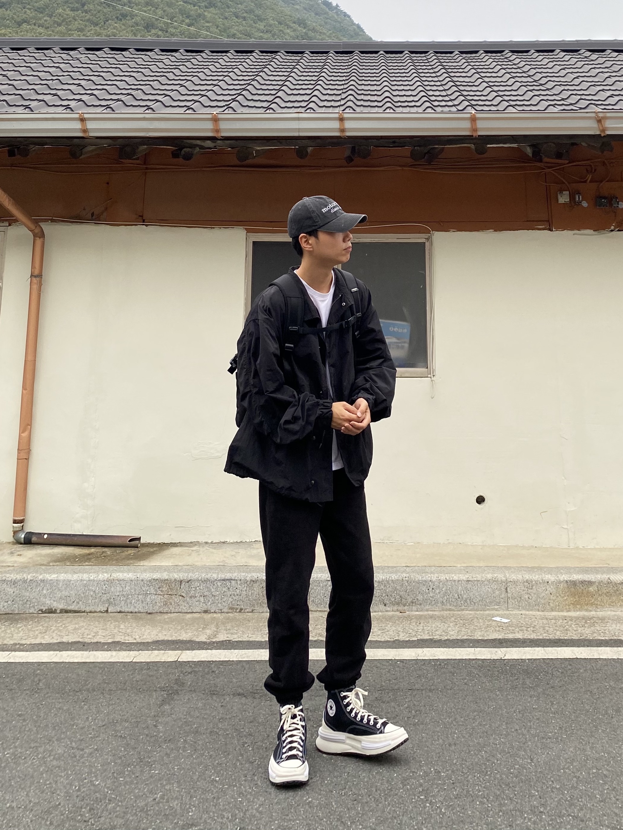 Converse Run Star Hike Hi Black White Gum 착용 스타일
