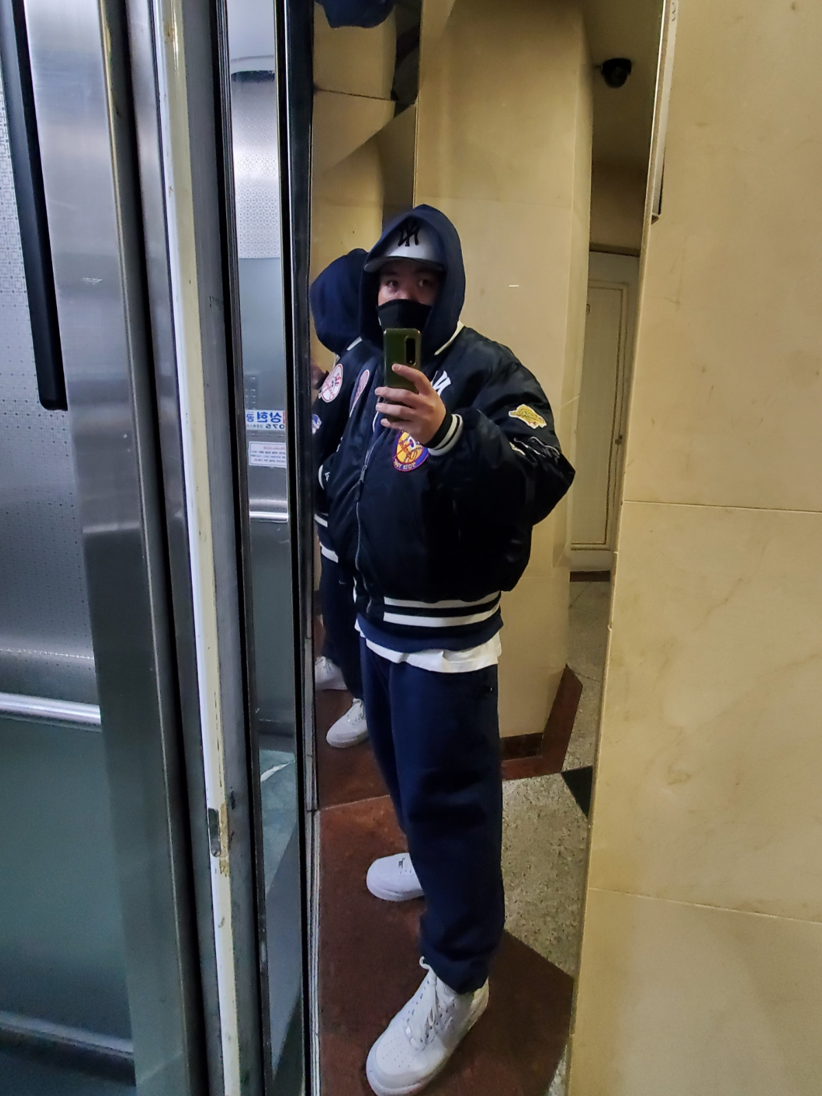 Nike Air Force 1 '07 Low White, Nike Solo Swoosh Fleece Pullover Hoodie Midnight Navy - US/EU 착용 스타일 - 5
