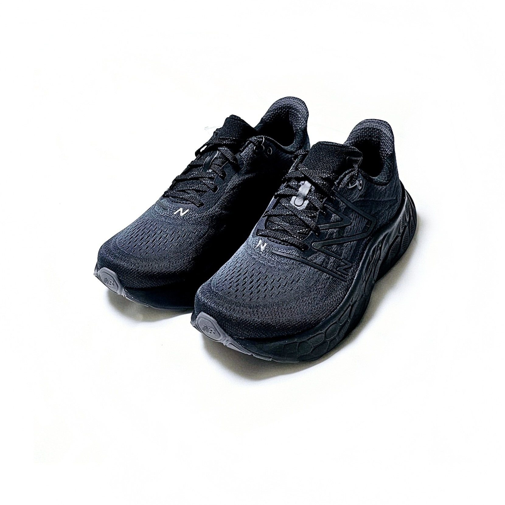 New Balance Fresh Foam X More v4 Triple Black - 2E Wide 착용 스타일 - 6