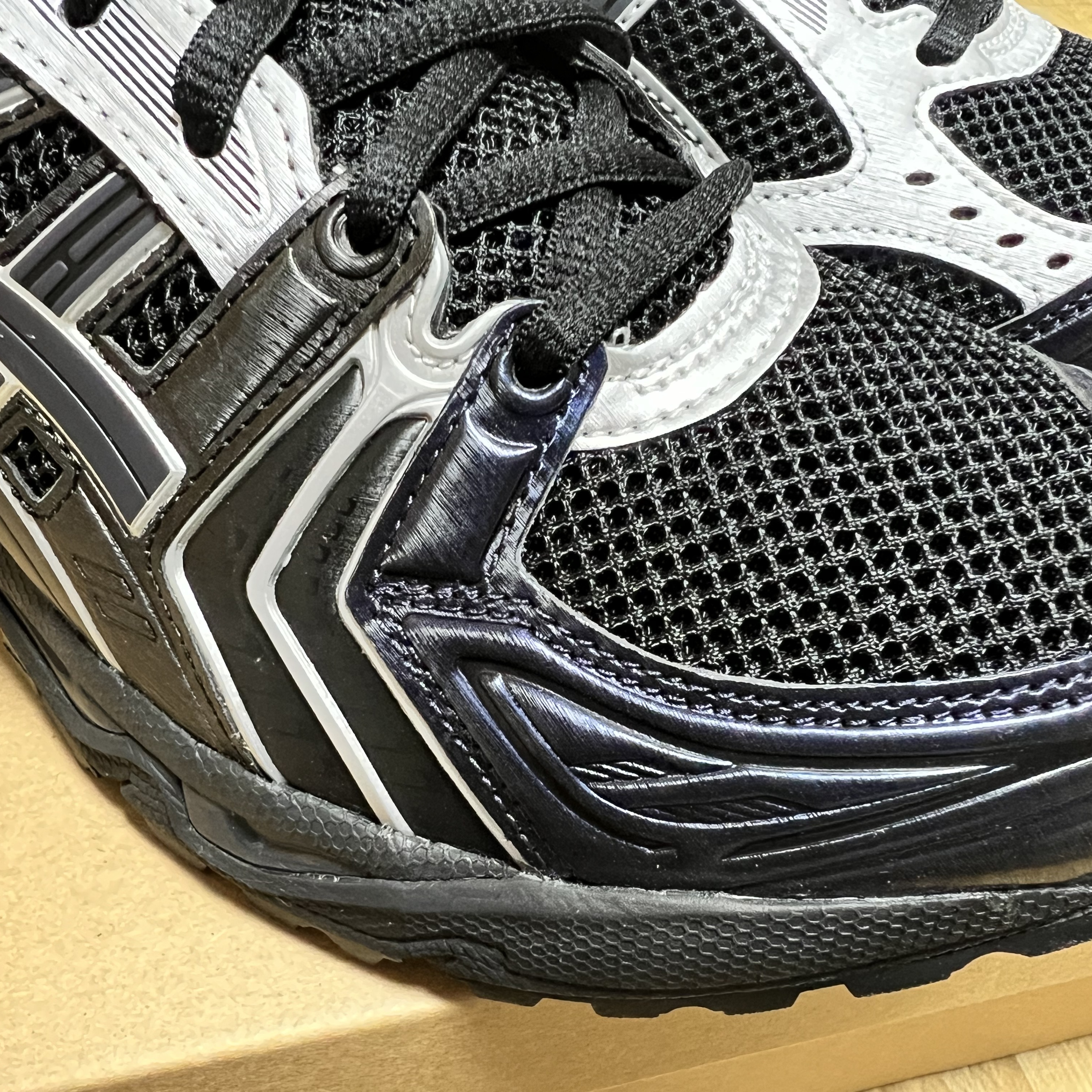 Asics x Atmos x Undermycar Gel-Kayano 14 Black Pure Silver 착용 스타일 - 5