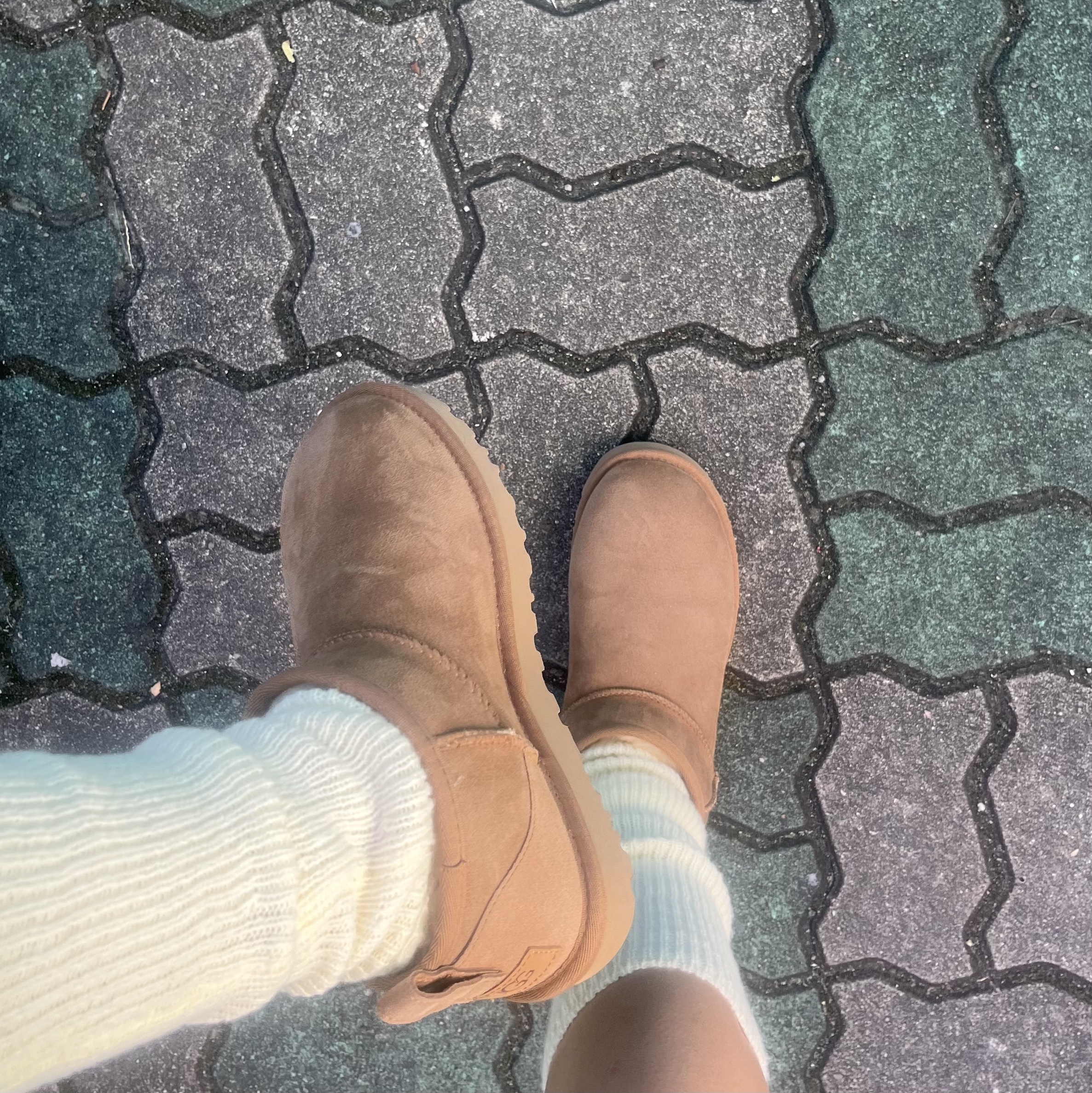 (W) UGG Classic Ultra Mini Boots Chestnut 착용 스타일