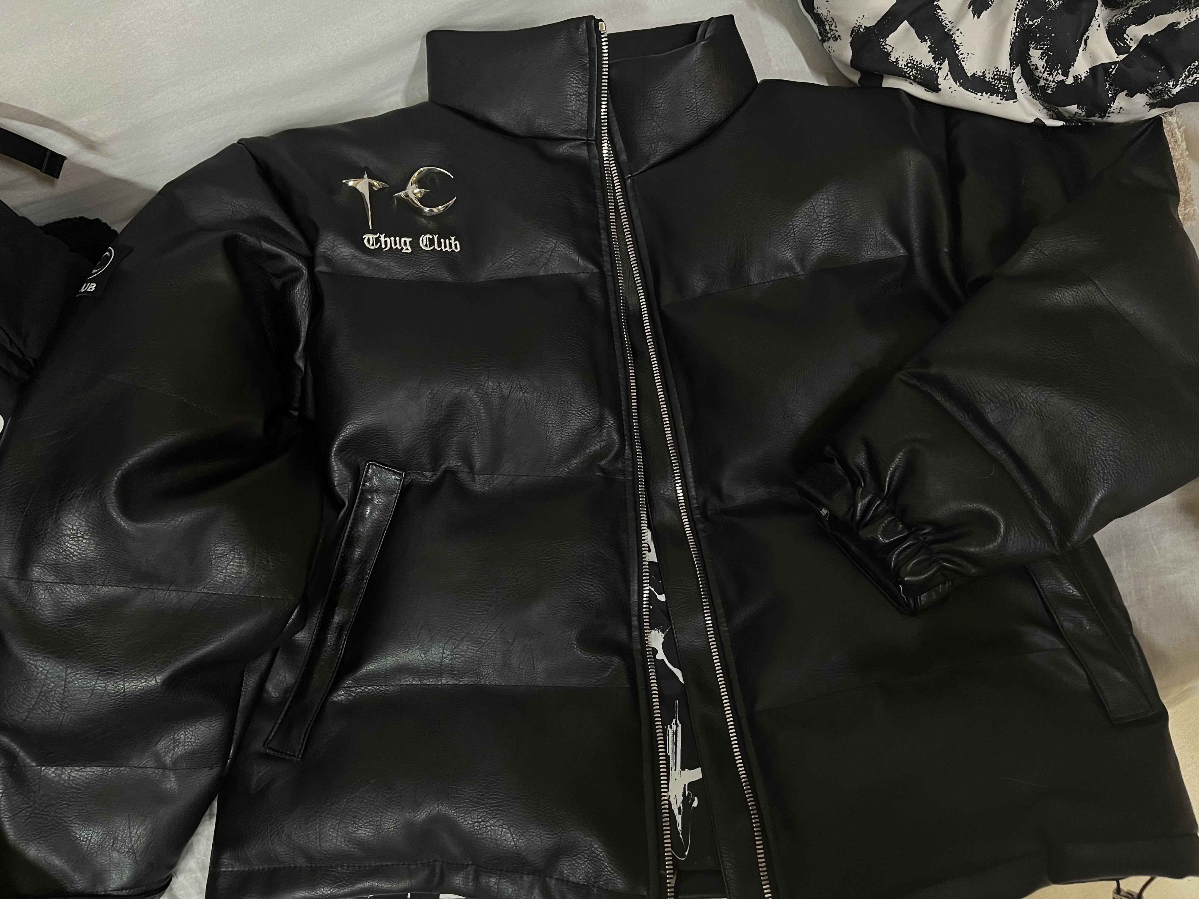 Thug Club Leather Puffer Jacket Black (Polyester) 착용 스타일
