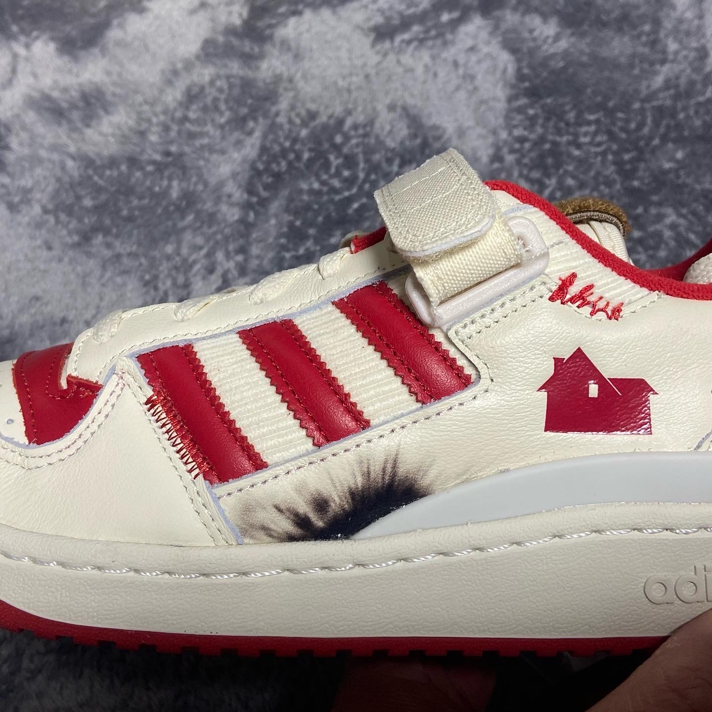Adidas Forum Low Home Alone 착용 스타일 - 2