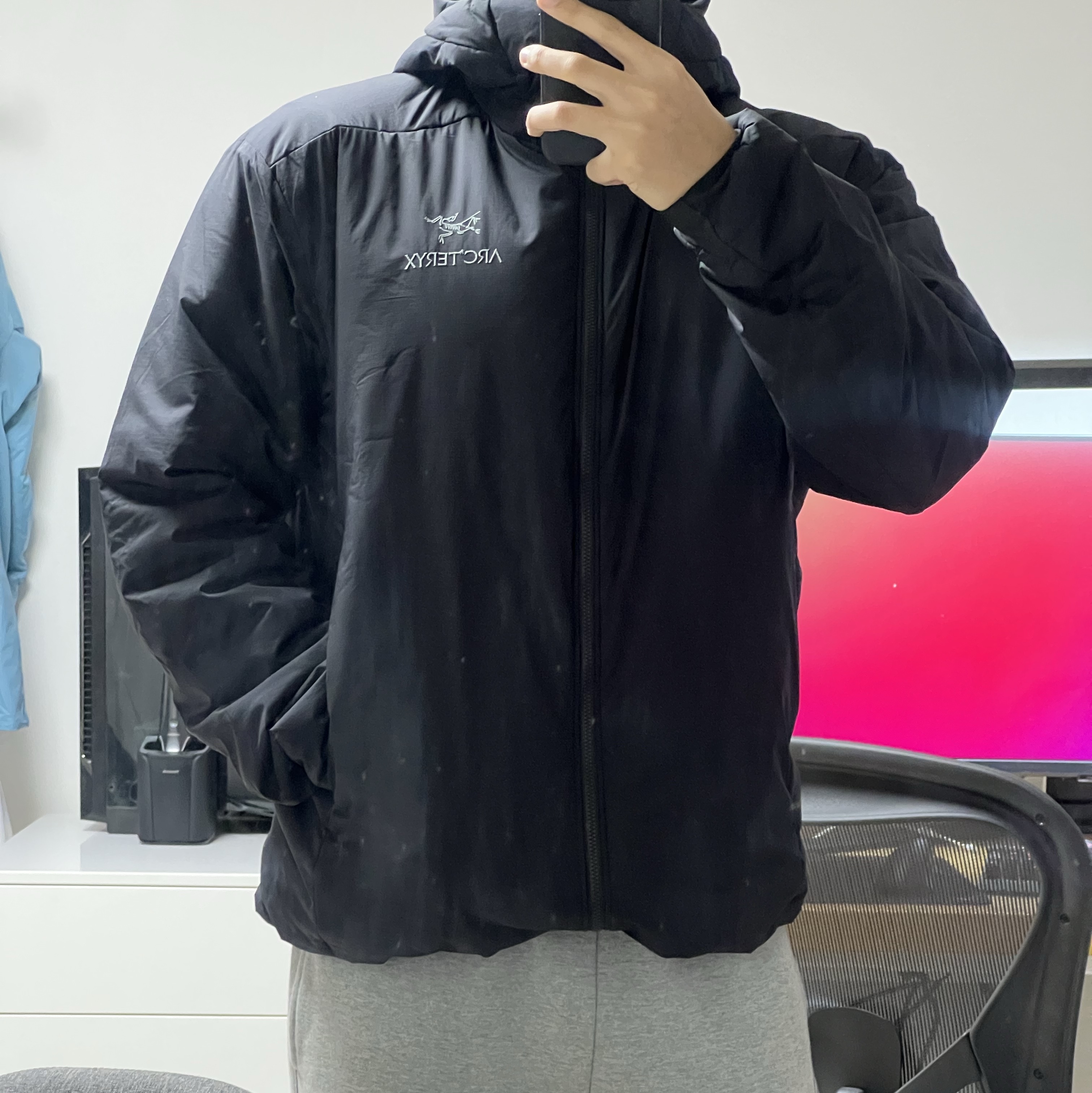 Arc'teryx Atom AR Hoody Black 착용 스타일