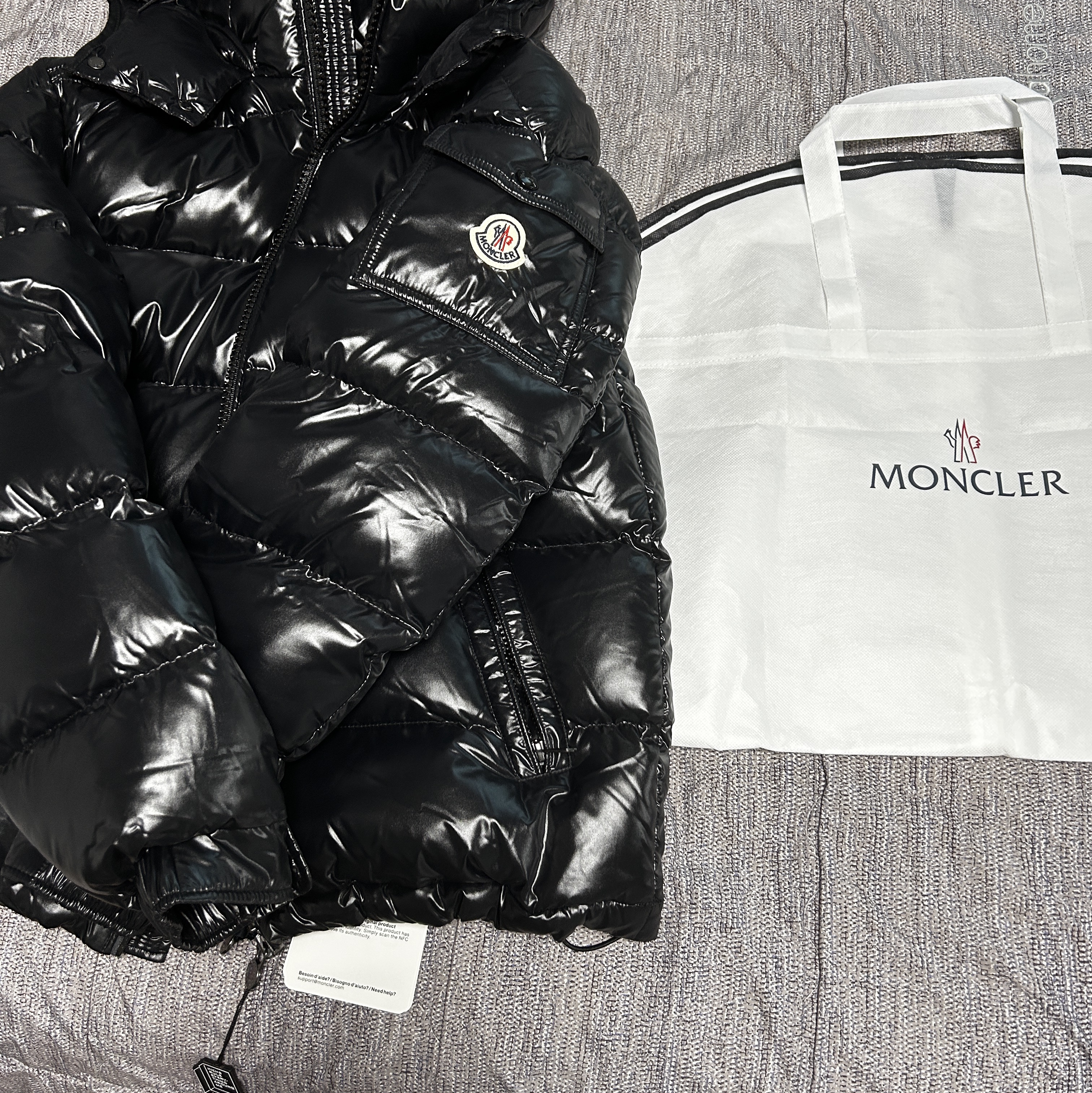 Moncler Maya Short Down Jacket Black - 23FW 착용 스타일 - 1