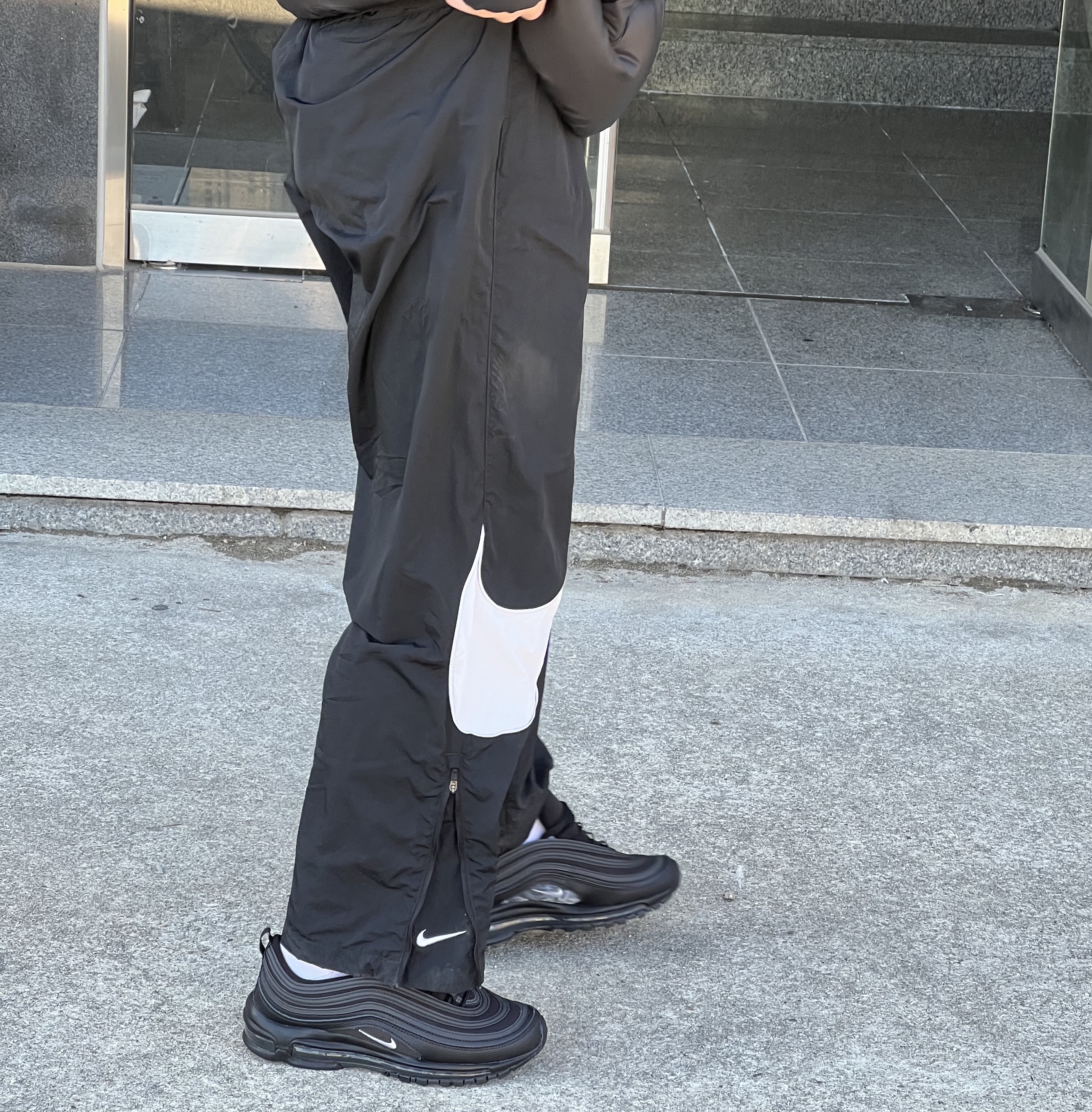 Nike Air Max 97 Black White Anthracite 착용 스타일