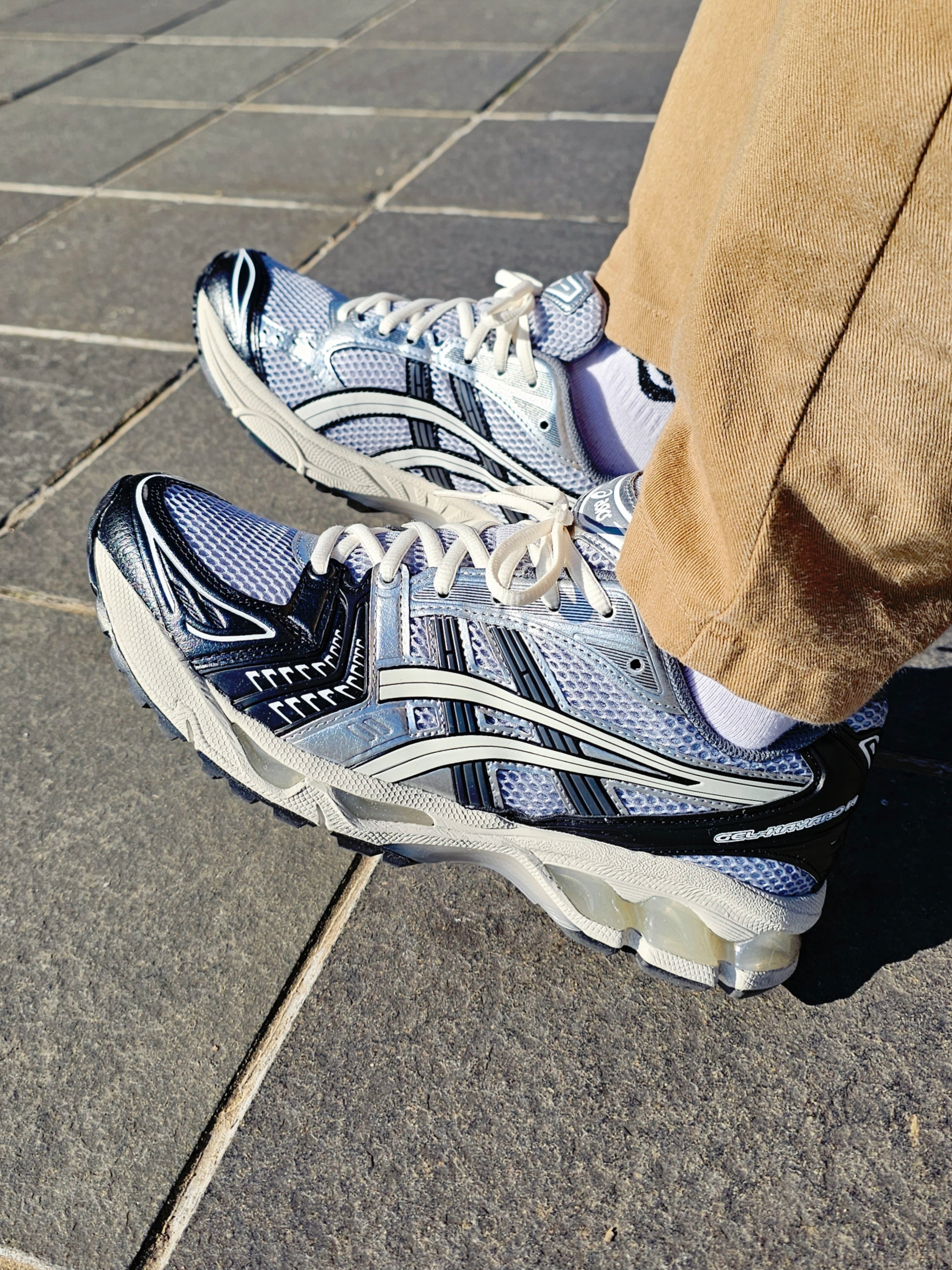 Asics Gel-Kayano 14 Black Glacier Grey 착용 스타일 - 2