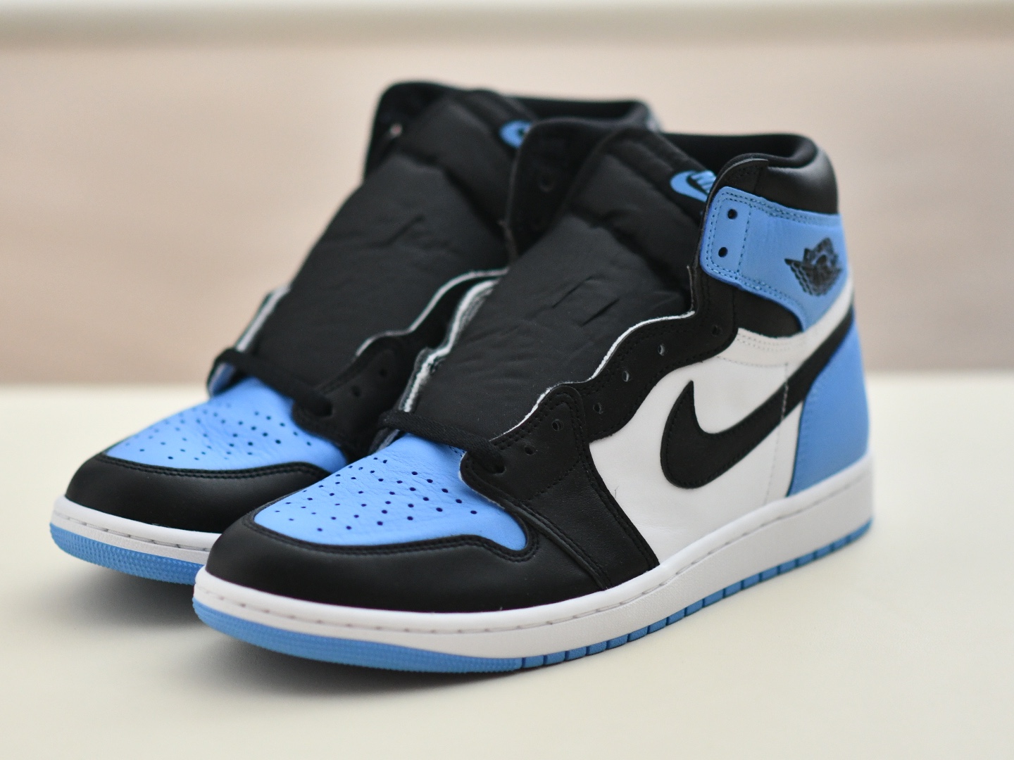 Jordan 1 Retro High OG University Blue 착용 스타일 - 1