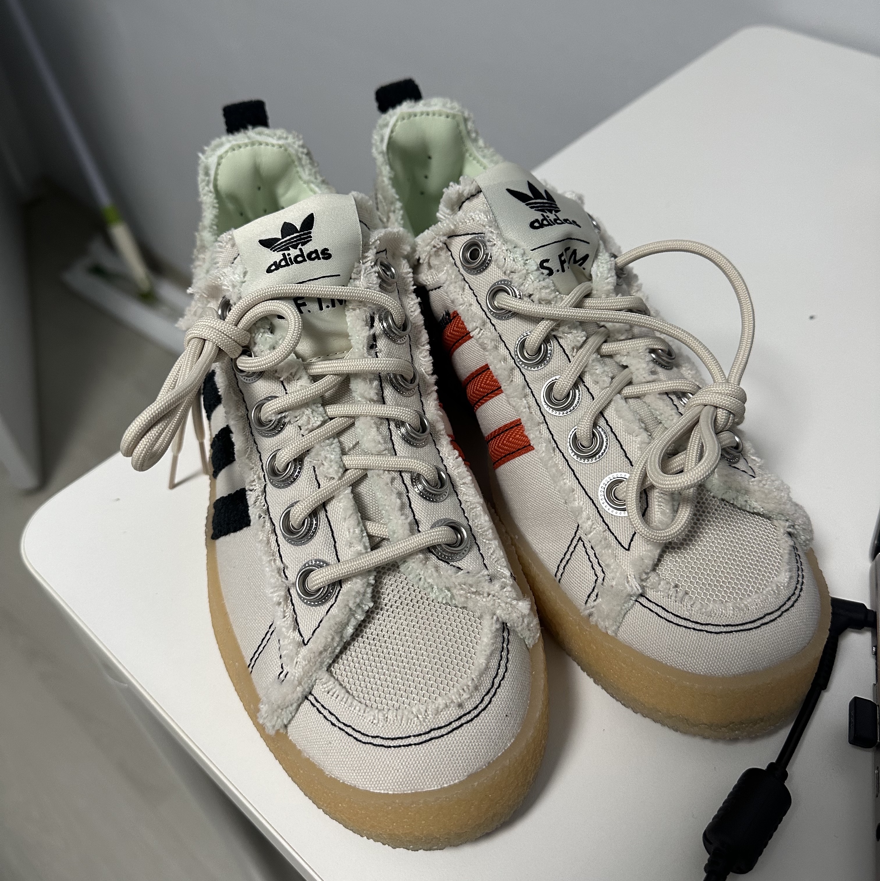 Adidas x Song for the Mute Campus 80s Bliss Core Black 착용 스타일