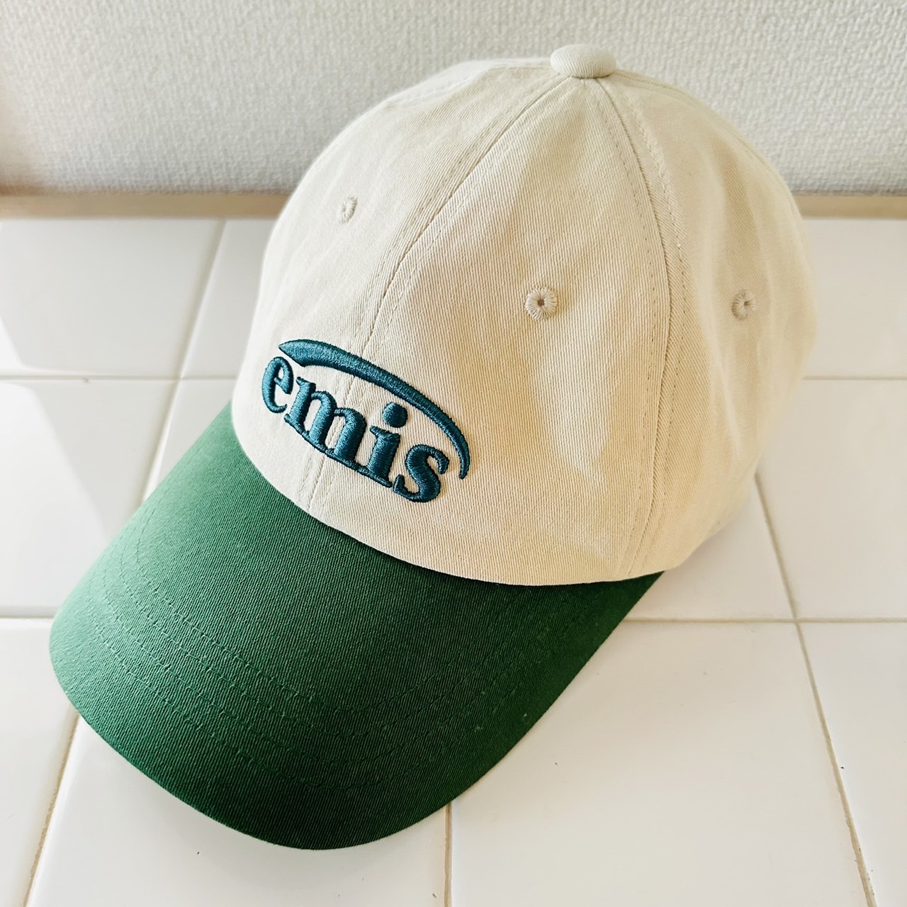 Emis New Logo Emis Cap Beige Green 착용 스타일 - 1