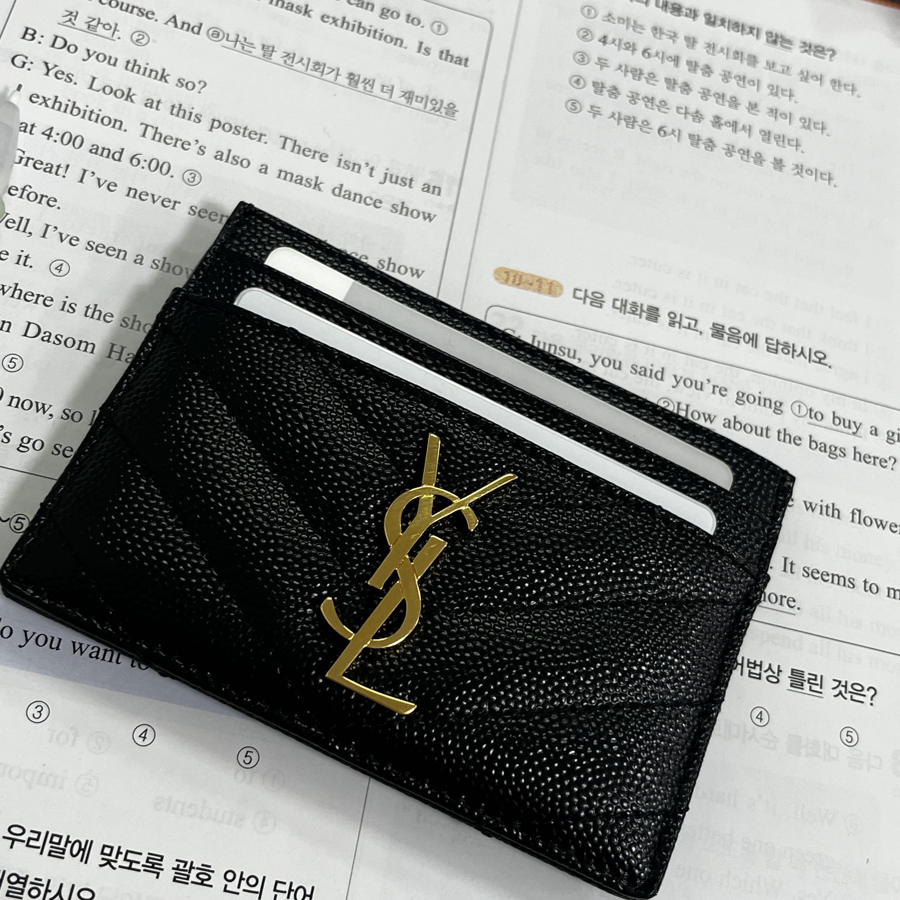 Saint Laurent Cassandre Matelasse Card Case in Grain De Poudre Embossed Leather Black 착용 스타일