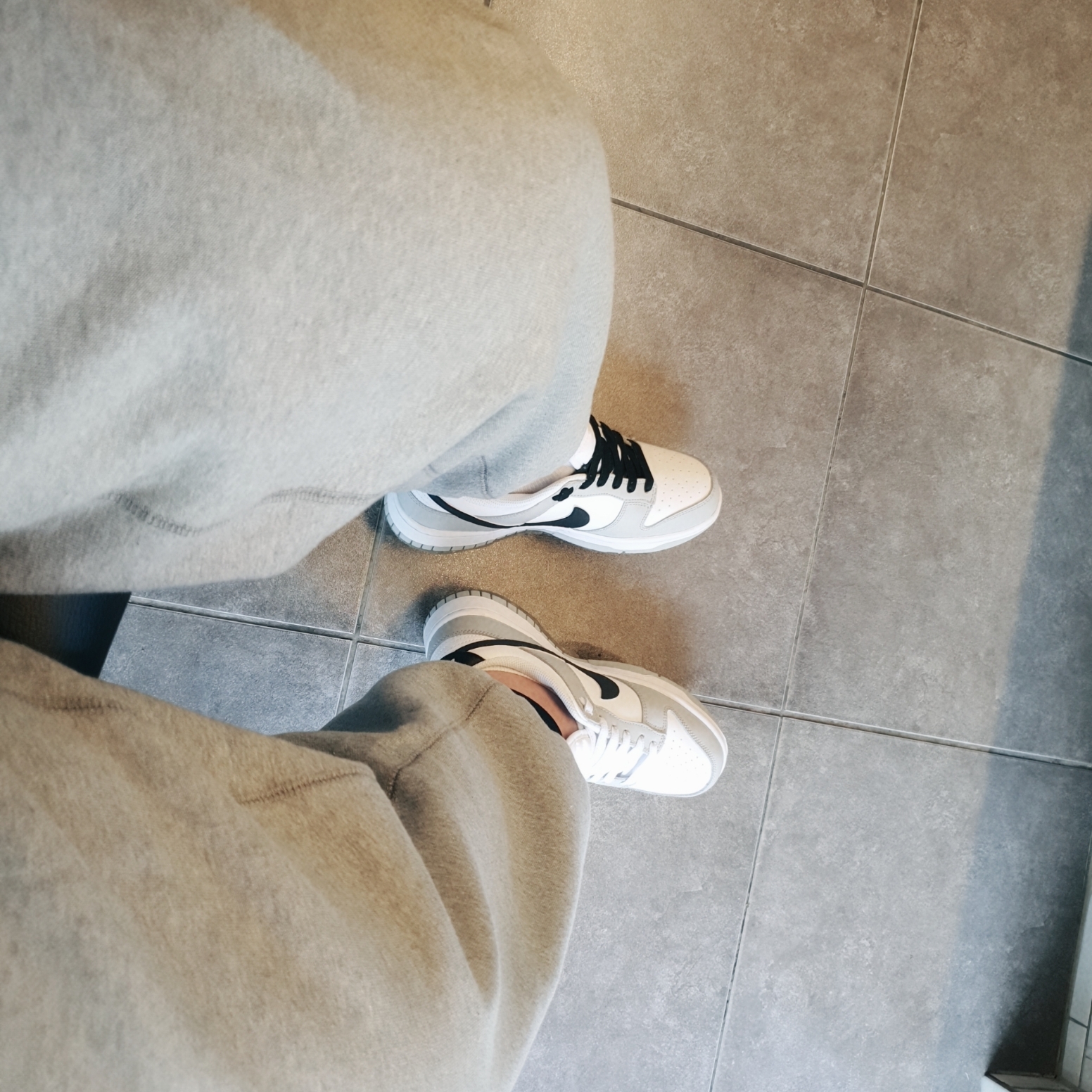 Nike Dunk Low Retro SE Jackpot Grey Fog, Nike x Stussy NRG Fleece Pants Dark Grey Heather (DO9340-063) 착용 스타일