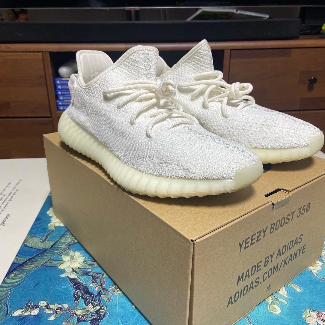 Adidas Yeezy Boost 350 V2 Cream/Triple White 착용 스타일 - 1