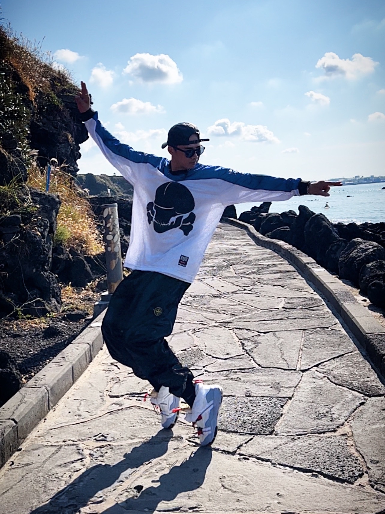 Supreme Leather Camp Cap Black - 21SS, Supreme x Stone Island New Silk Light Pants Black - 19SS 착용 스타일 - 1