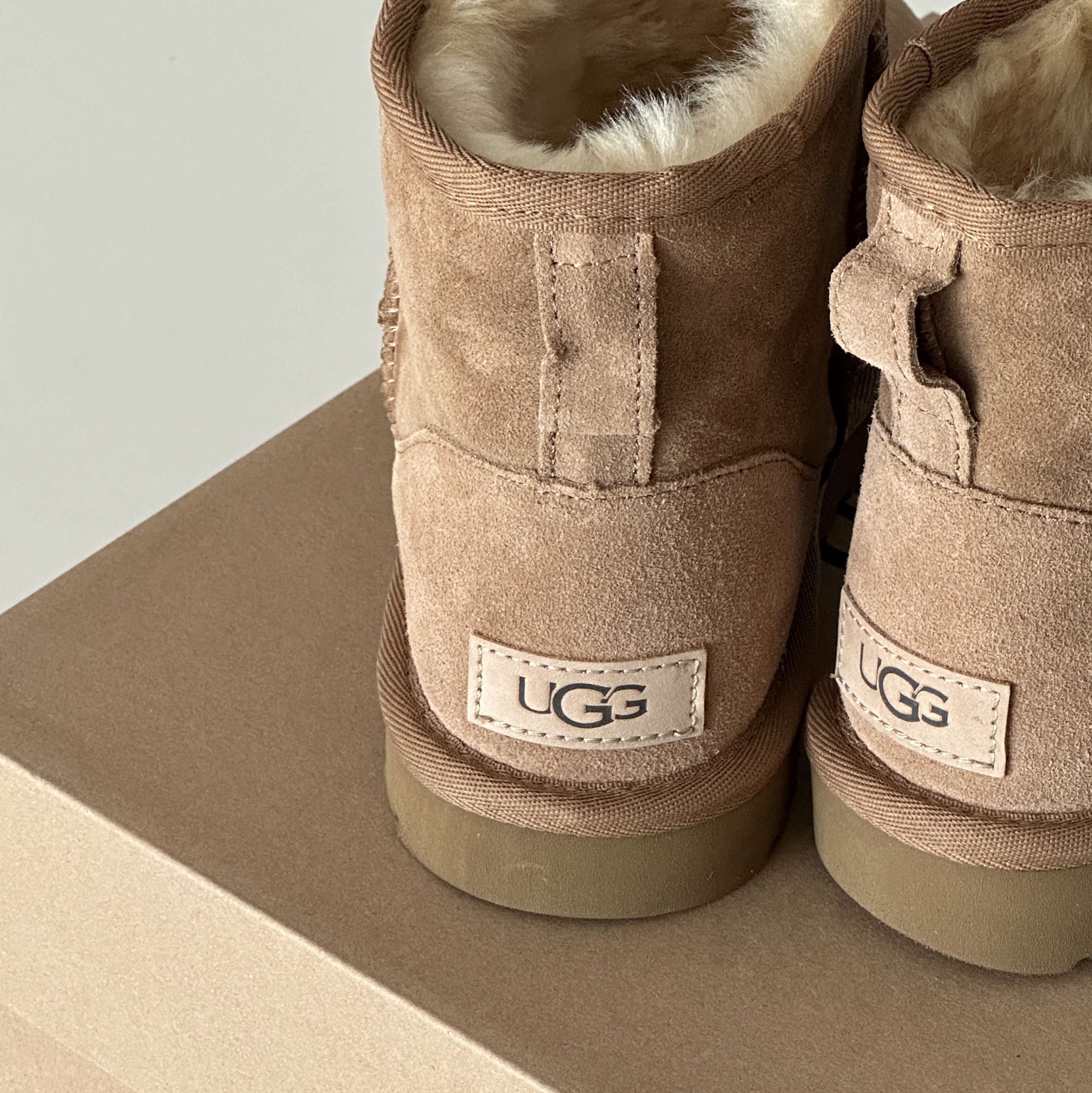 (W) UGG Classic Mini II Boots Chestnut 착용 스타일