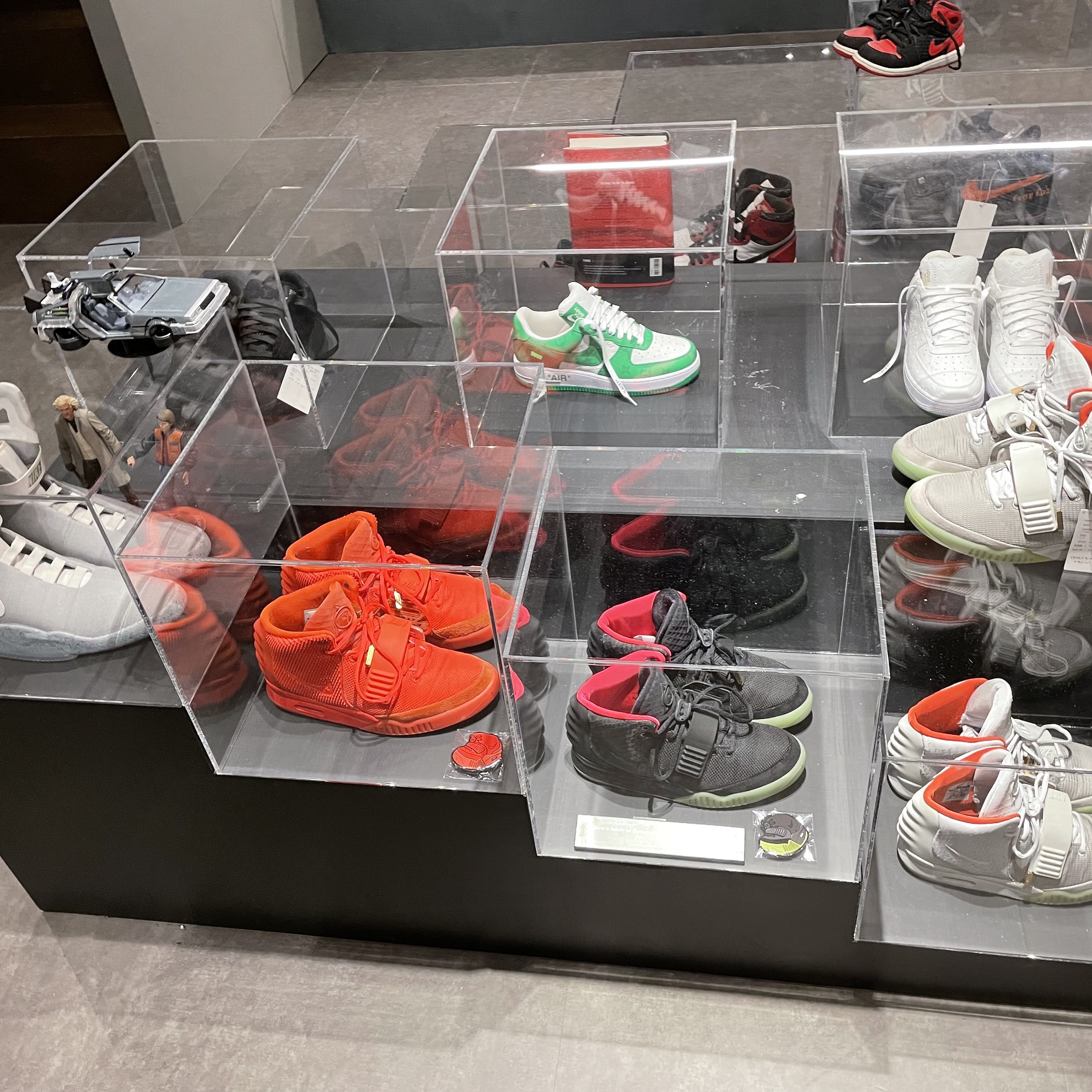 Nike Air Yeezy 2 Pure Platinum, Nike Air Yeezy 2 Red October 착용 스타일