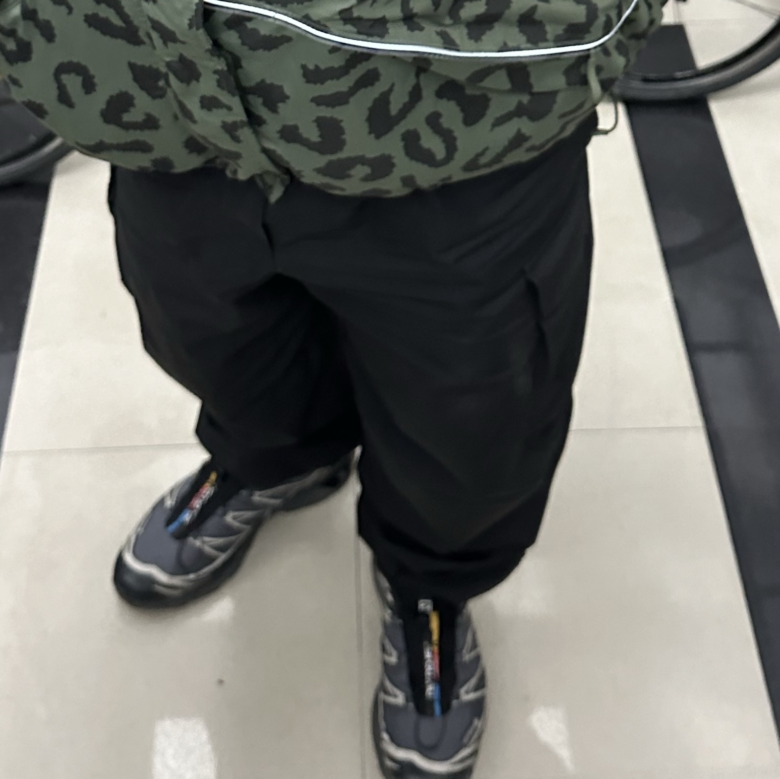 Salomon XT-6 Gore-Tex Black Ebony 착용 스타일