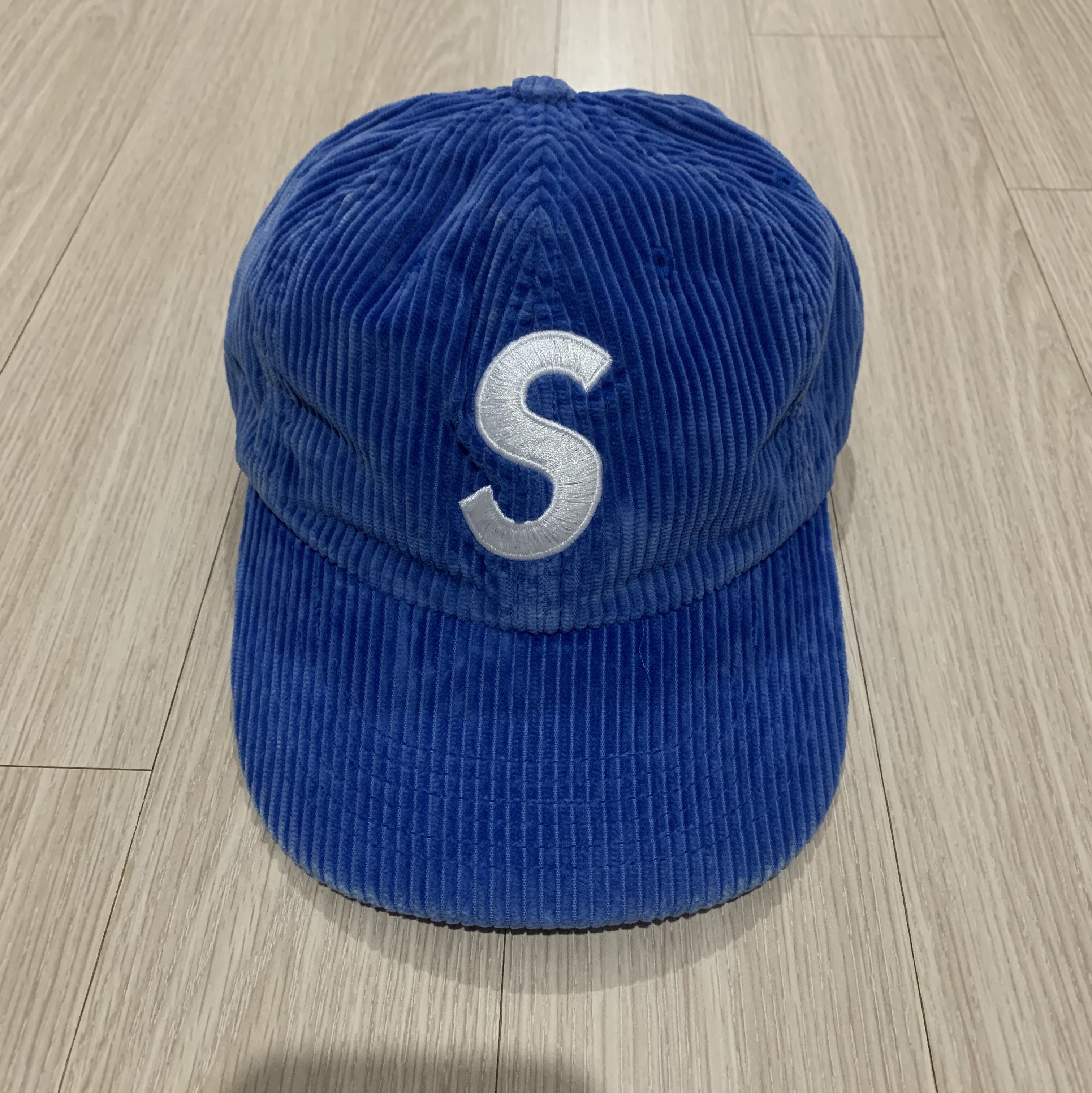Supreme Corduroy S Logo 6-Panel Royal - 23FW 착용 스타일 - 1
