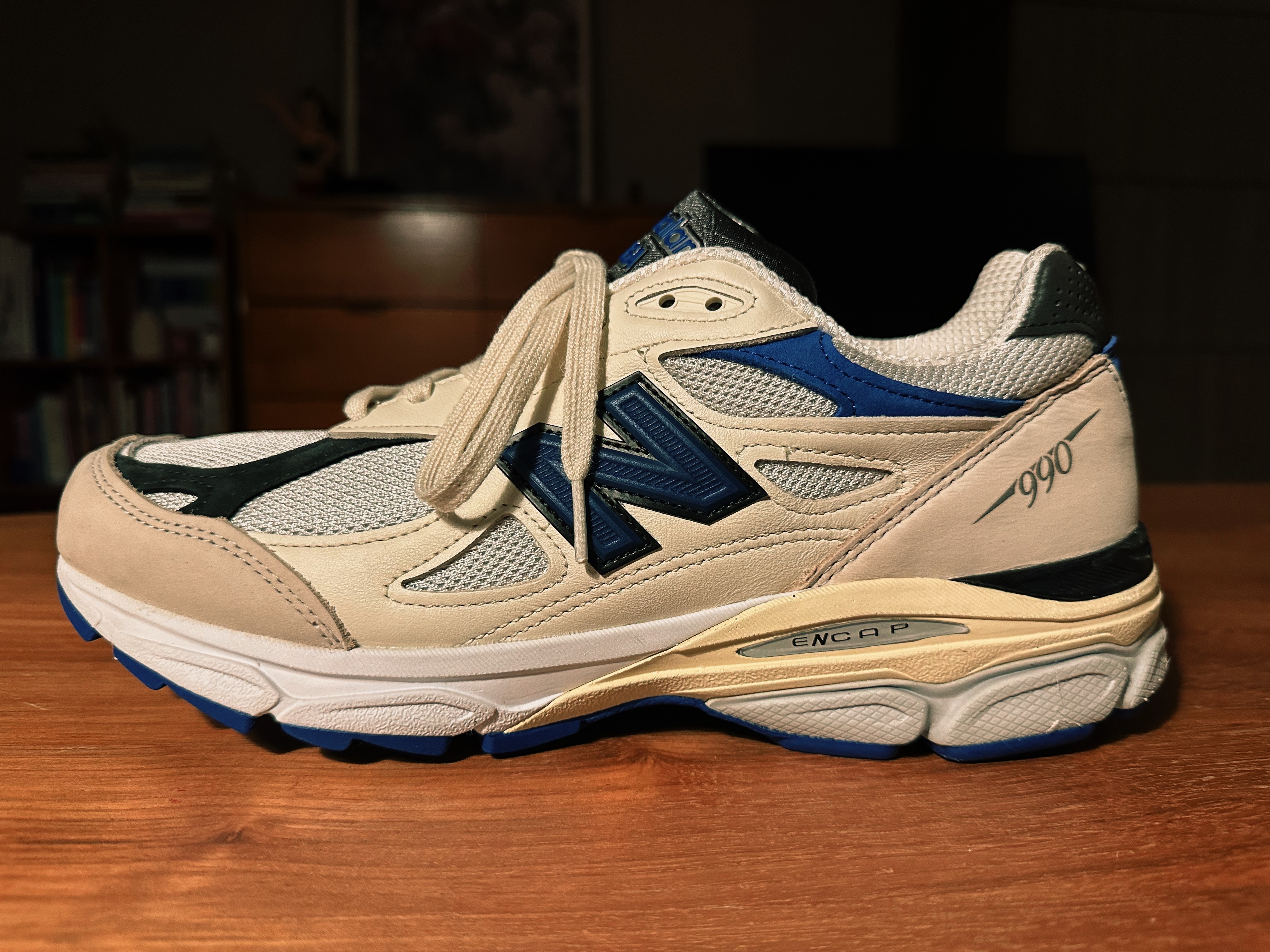 New Balance 990v3 Made in USA White Blue 착용 스타일 - 1