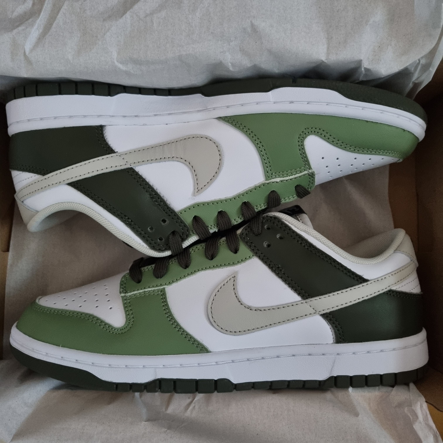 Nike Dunk Low Oil Green 착용 스타일