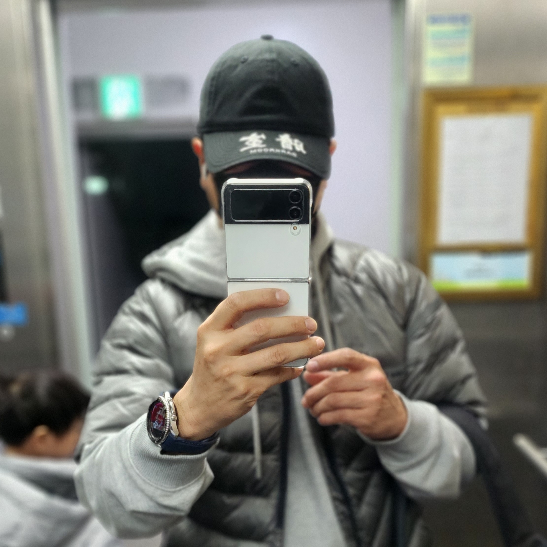 Darkr8m Studio x New Era Unstructured Ball Cap Black 착용 스타일 - 2