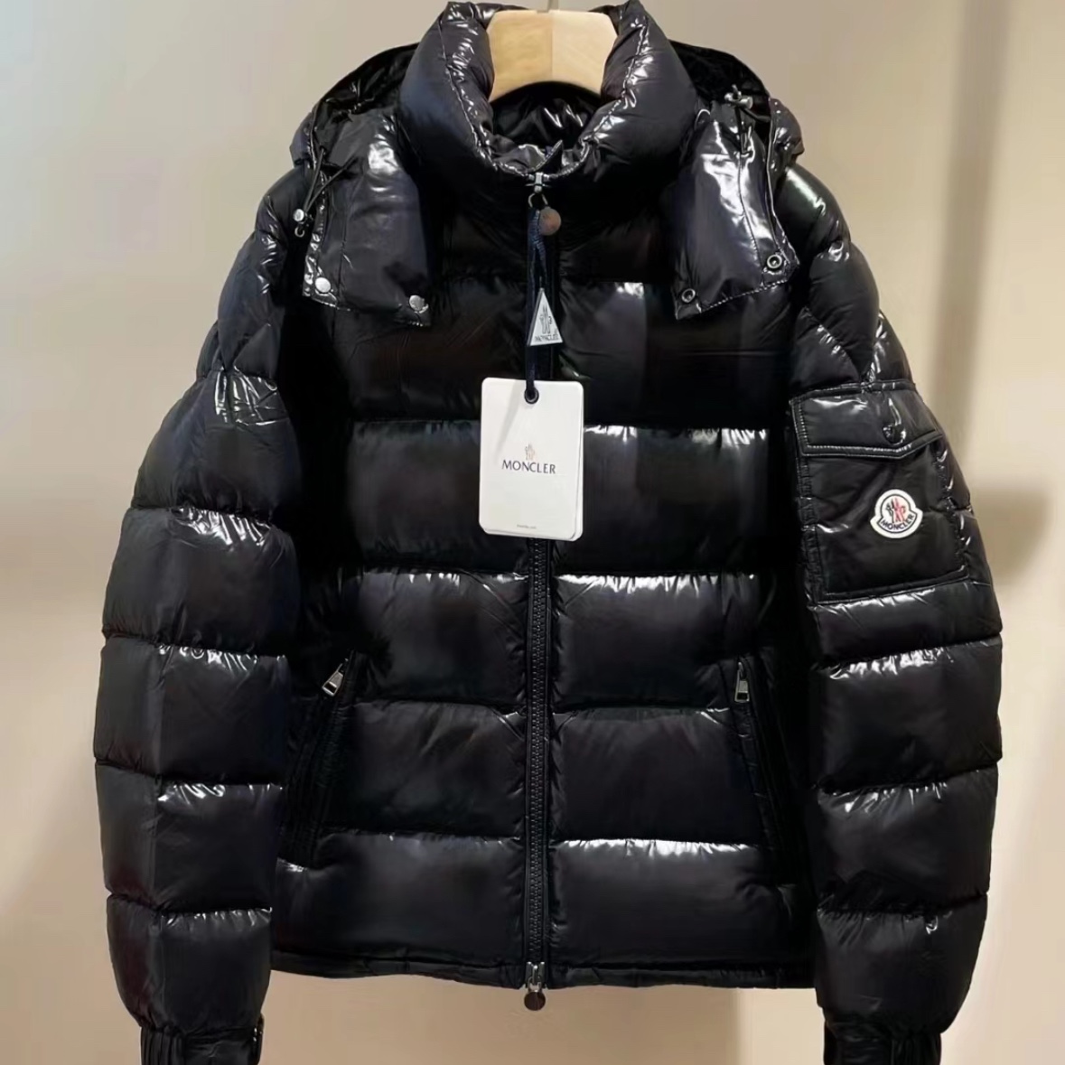 Moncler Maya Short Down Jacket Black - 23FW 착용 스타일