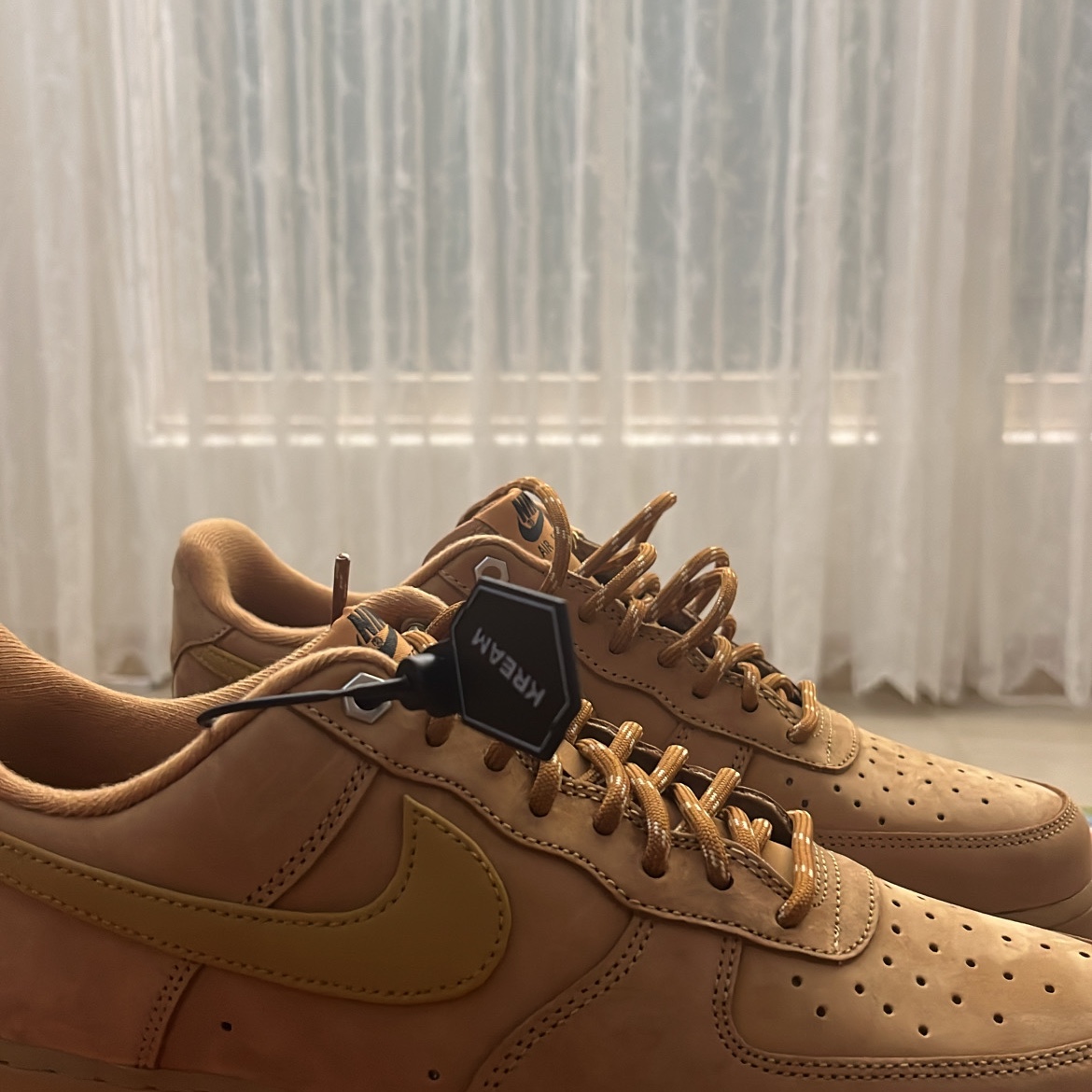 Nike Air Force 1 '07 WB Flax 착용 스타일