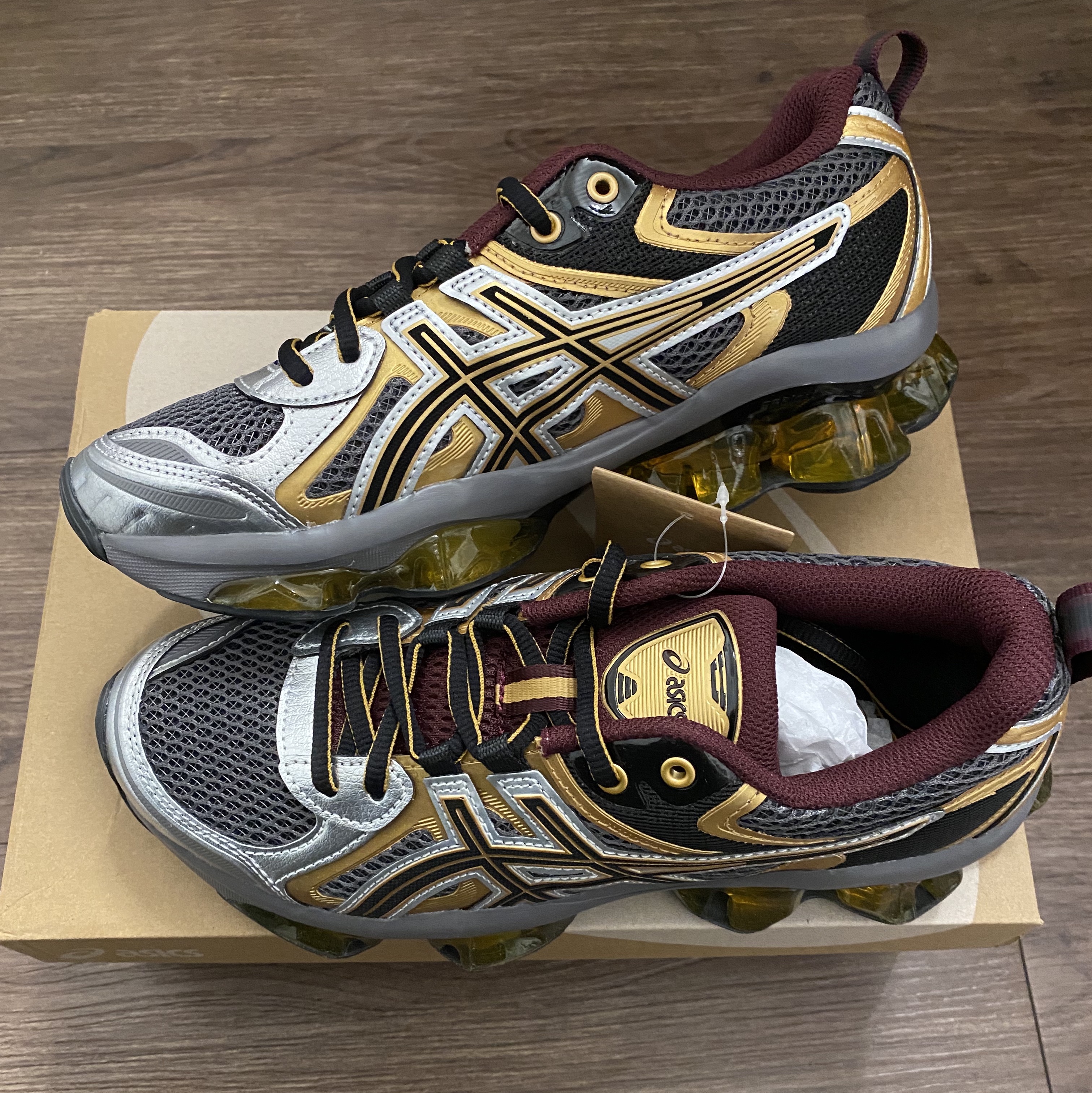 Asics Gel-Quantum Kinetic Carbon Pure Gold 착용 스타일