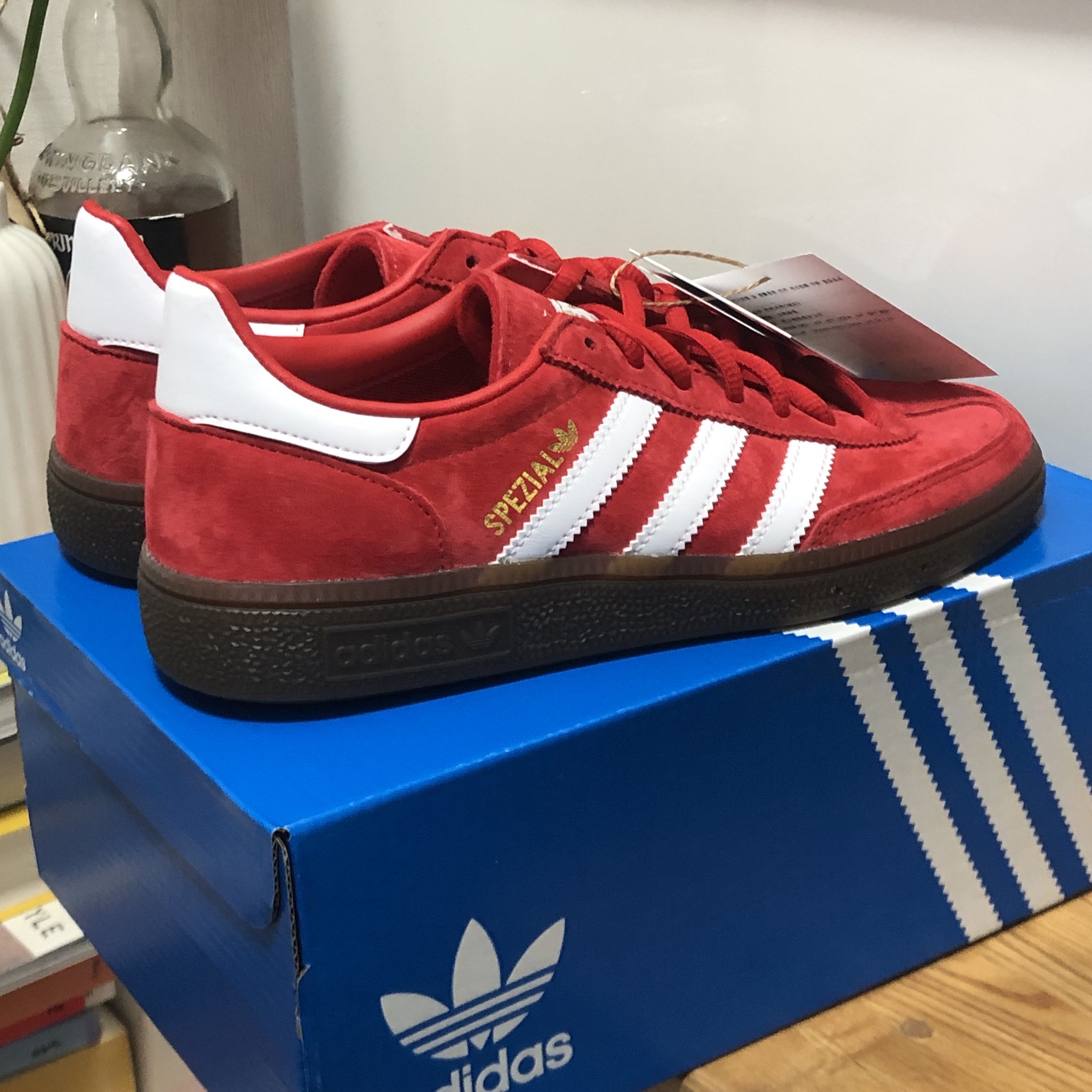 Adidas Spezial Handball Scarlet Cloud White 착용 스타일