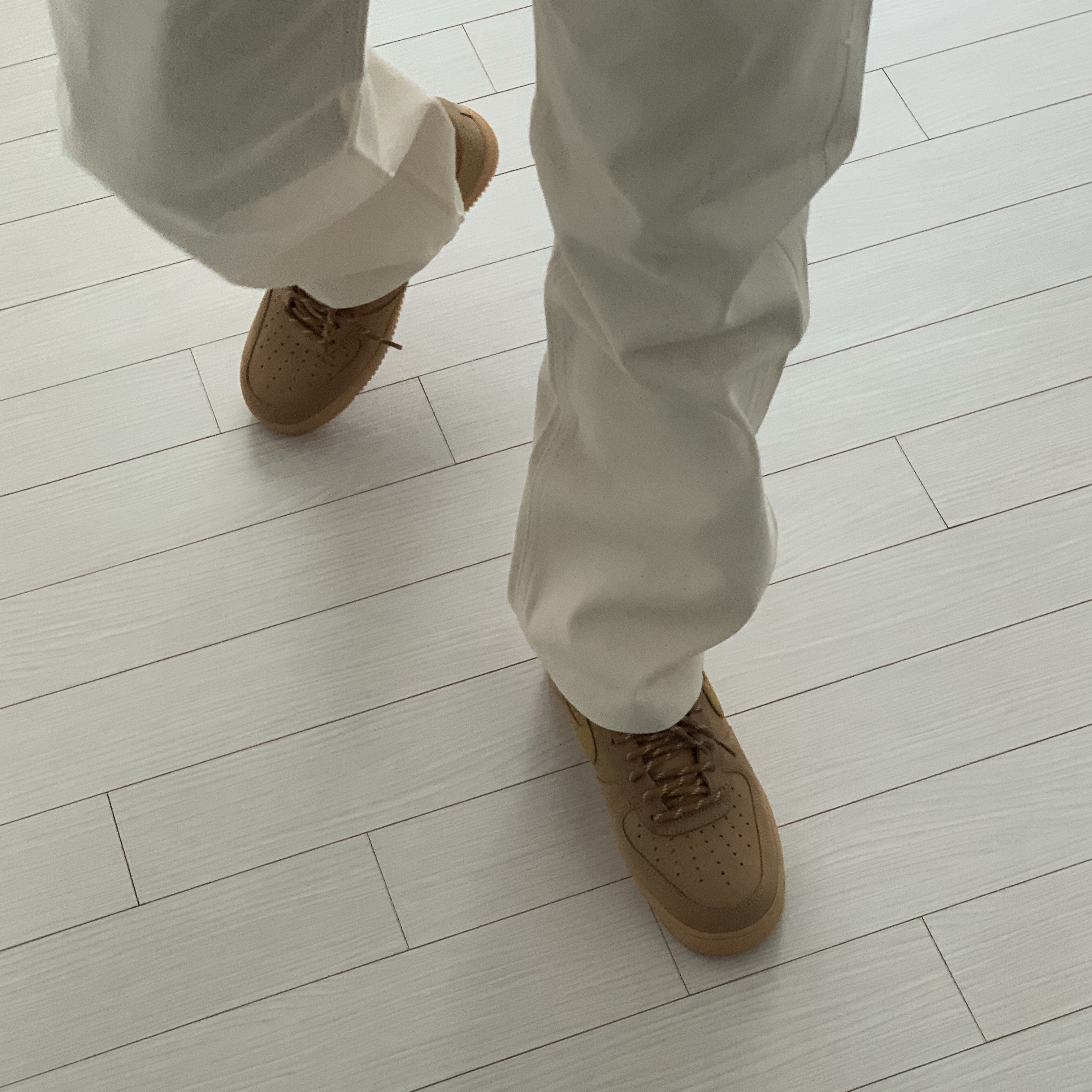 Nike Air Force 1 '07 WB Flax 착용 스타일