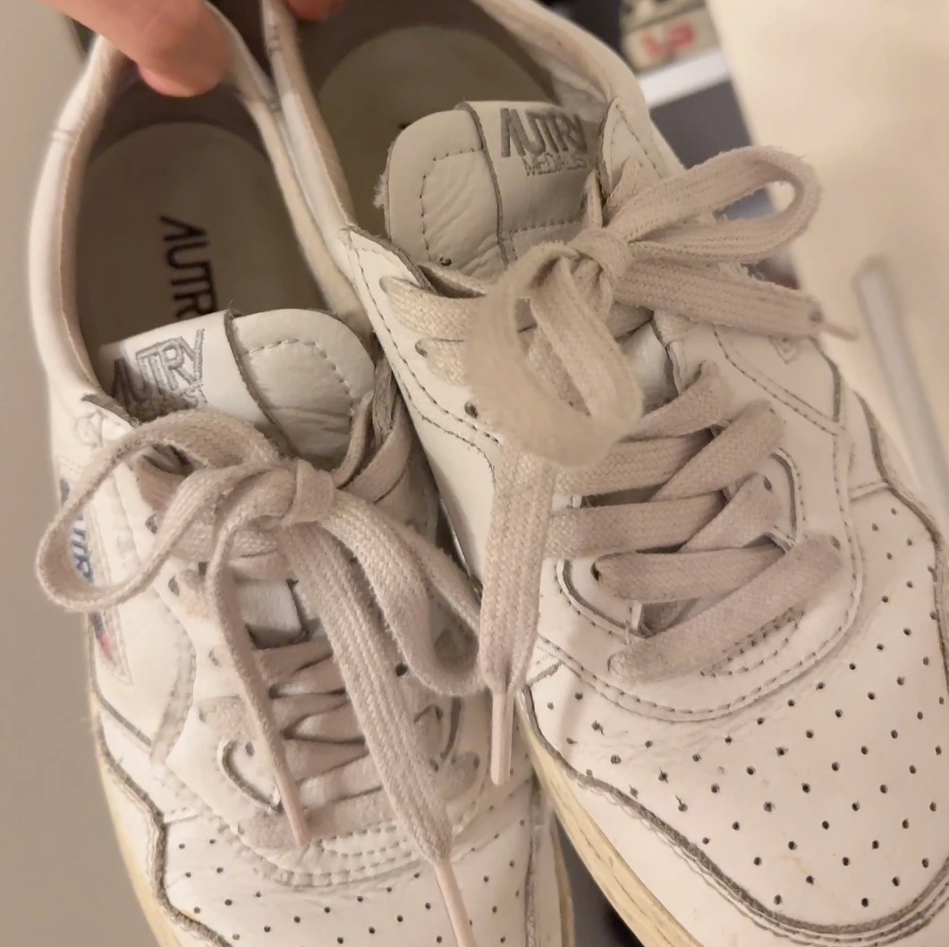 Autry Medalist Low Leather Sneakers White 착용 스타일