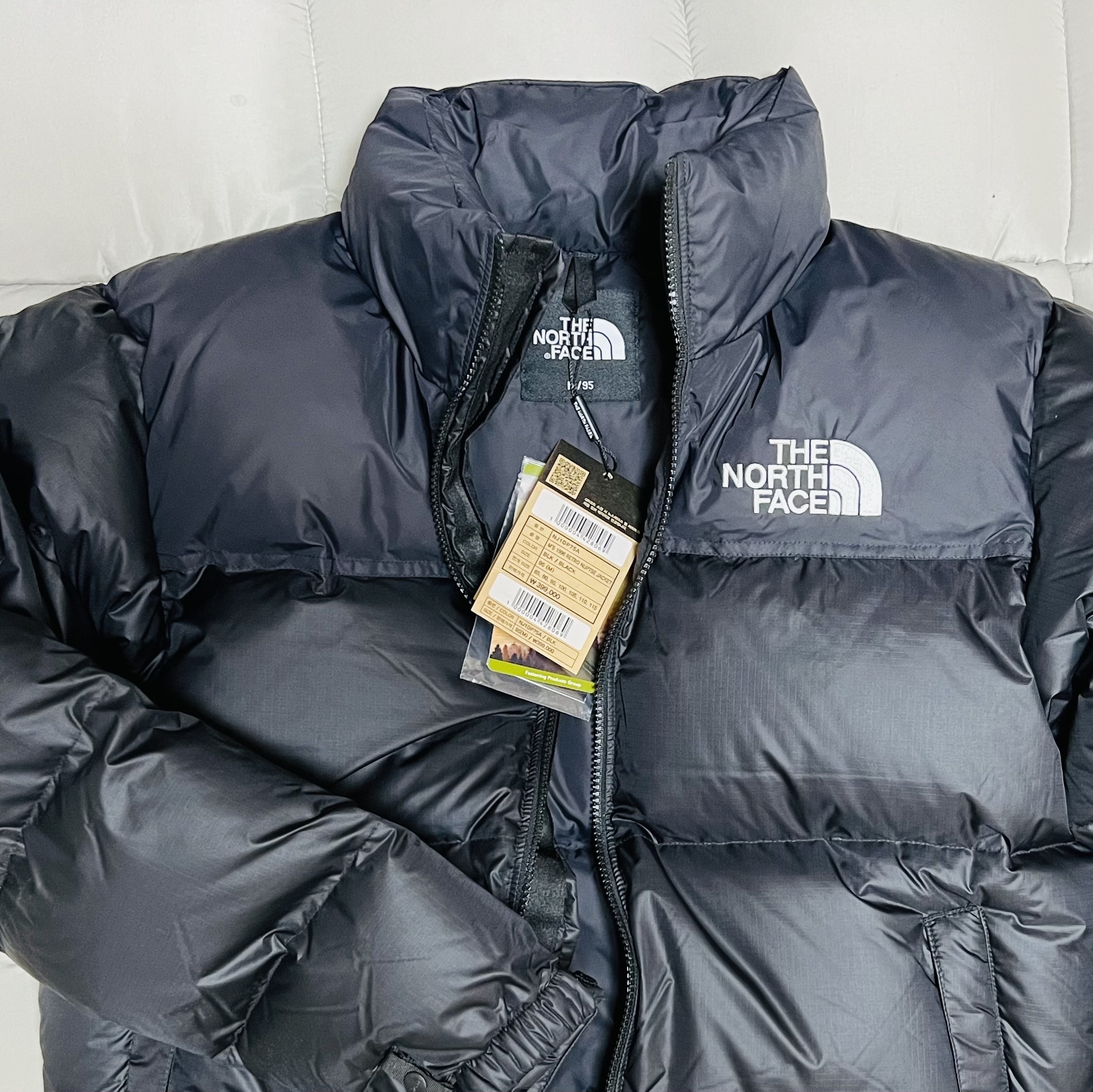 The North Face 1996 Eco Nuptse Jacket Black 착용 스타일