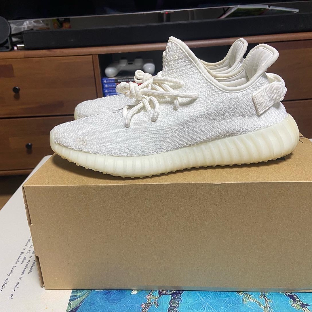 Adidas Yeezy Boost 350 V2 Cream/Triple White 착용 스타일 - 2