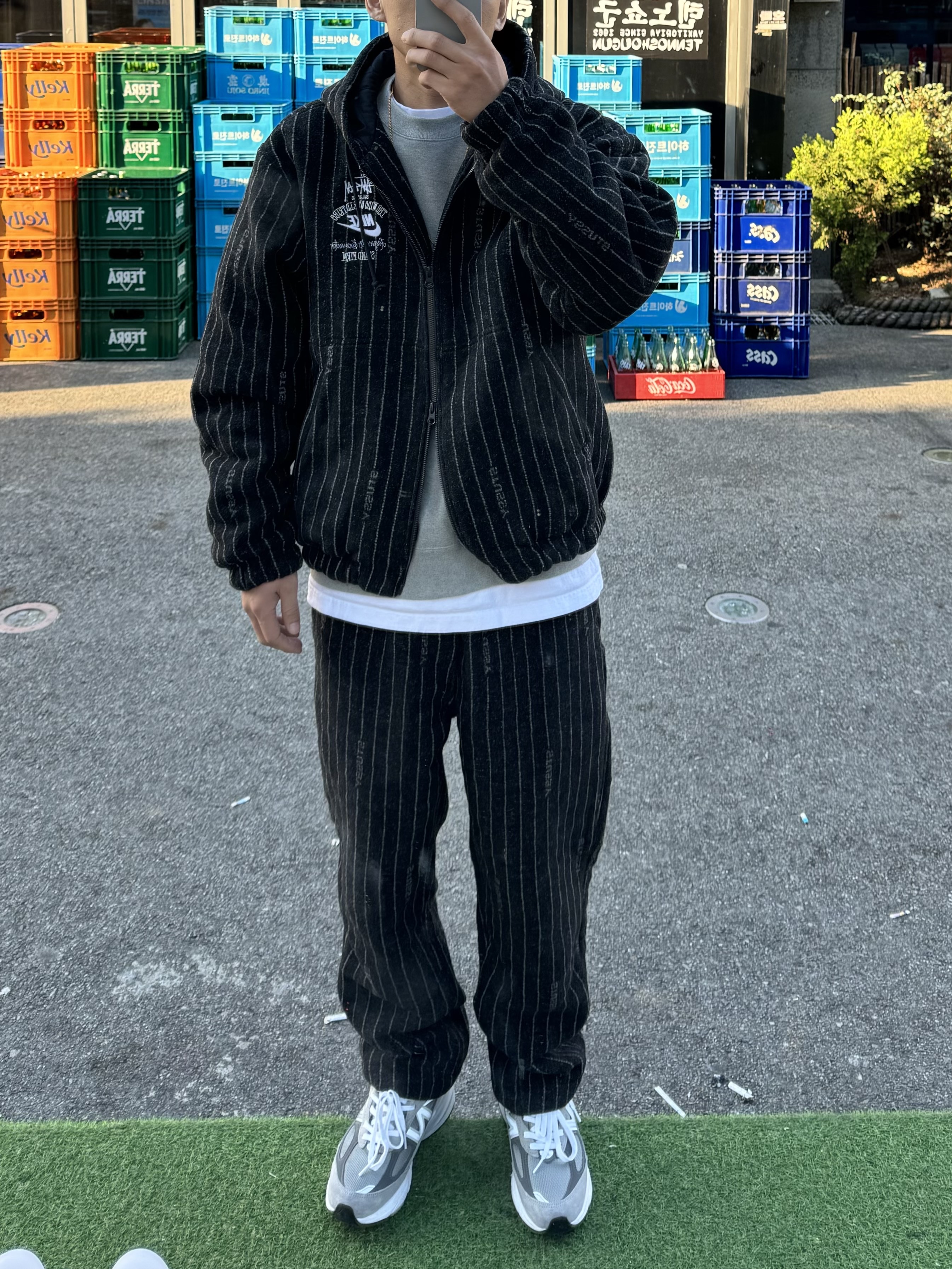 Nike x Stussy NRG Striped Wool Jacket Black (DR4023-010), Nike x Stussy NRG Striped Wool Pants Black (DR4021-010) 착용 스타일