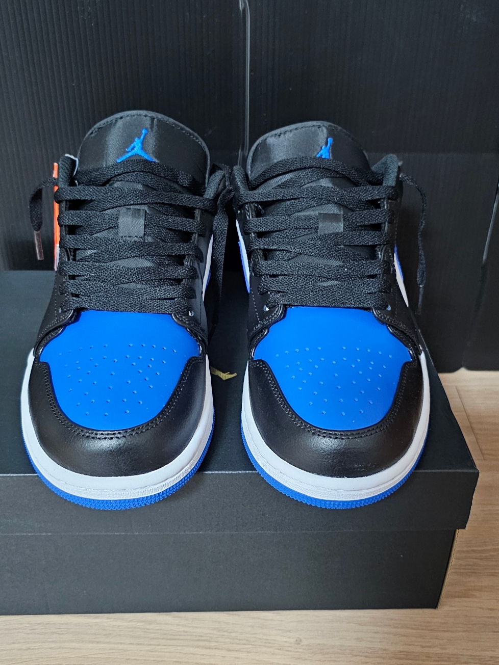 Jordan 1 Low Alternate Royal Toe 착용 스타일 - 1