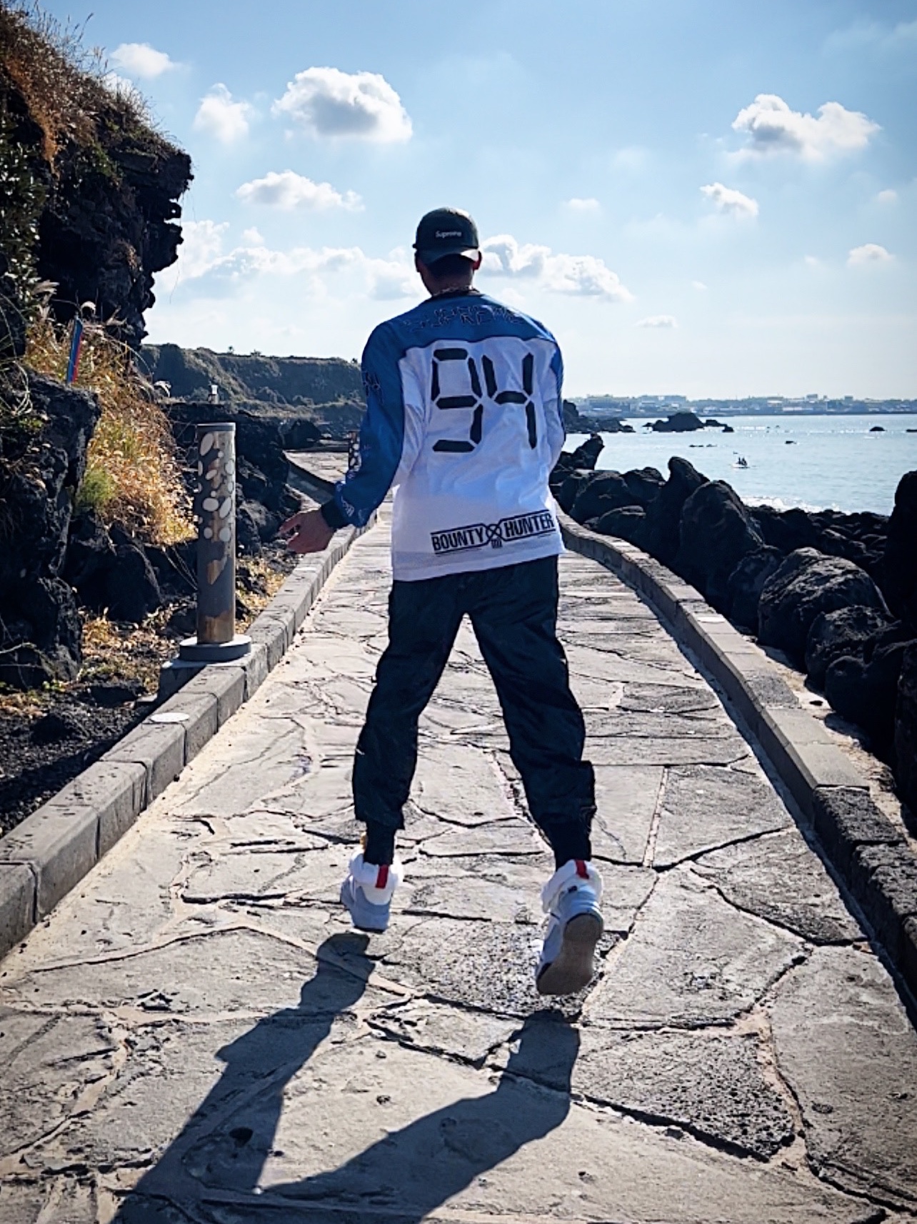 Supreme Leather Camp Cap Black - 21SS, Supreme x Stone Island New Silk Light Pants Black - 19SS 착용 스타일 - 4